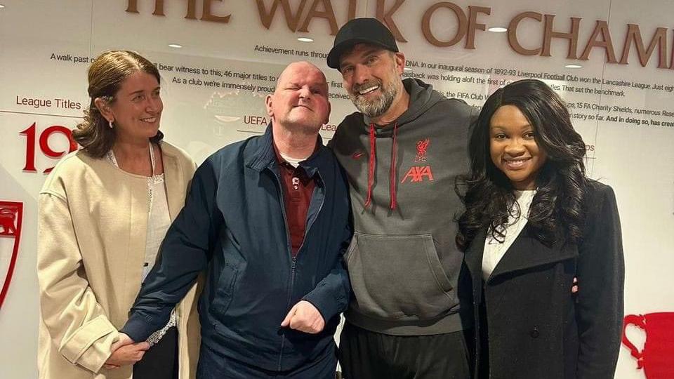 Jürgen Klopp reunites with Seán Cox at Anfield