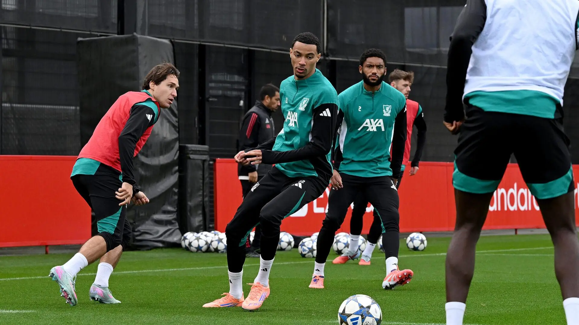 Eintracht Frankfurt v Liverpool: Team news