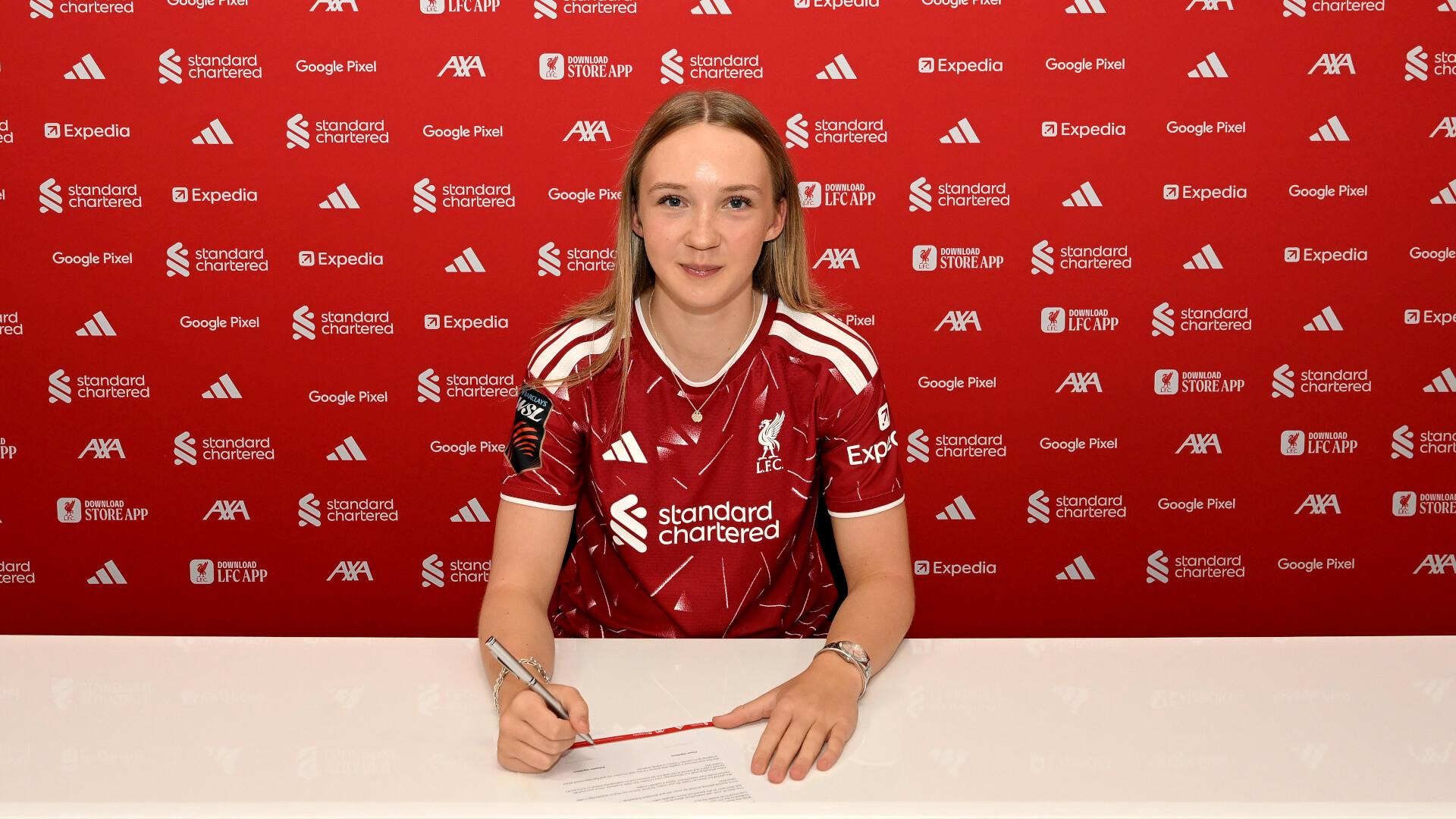 Neve McDonald signs first professional contract with LFC Women