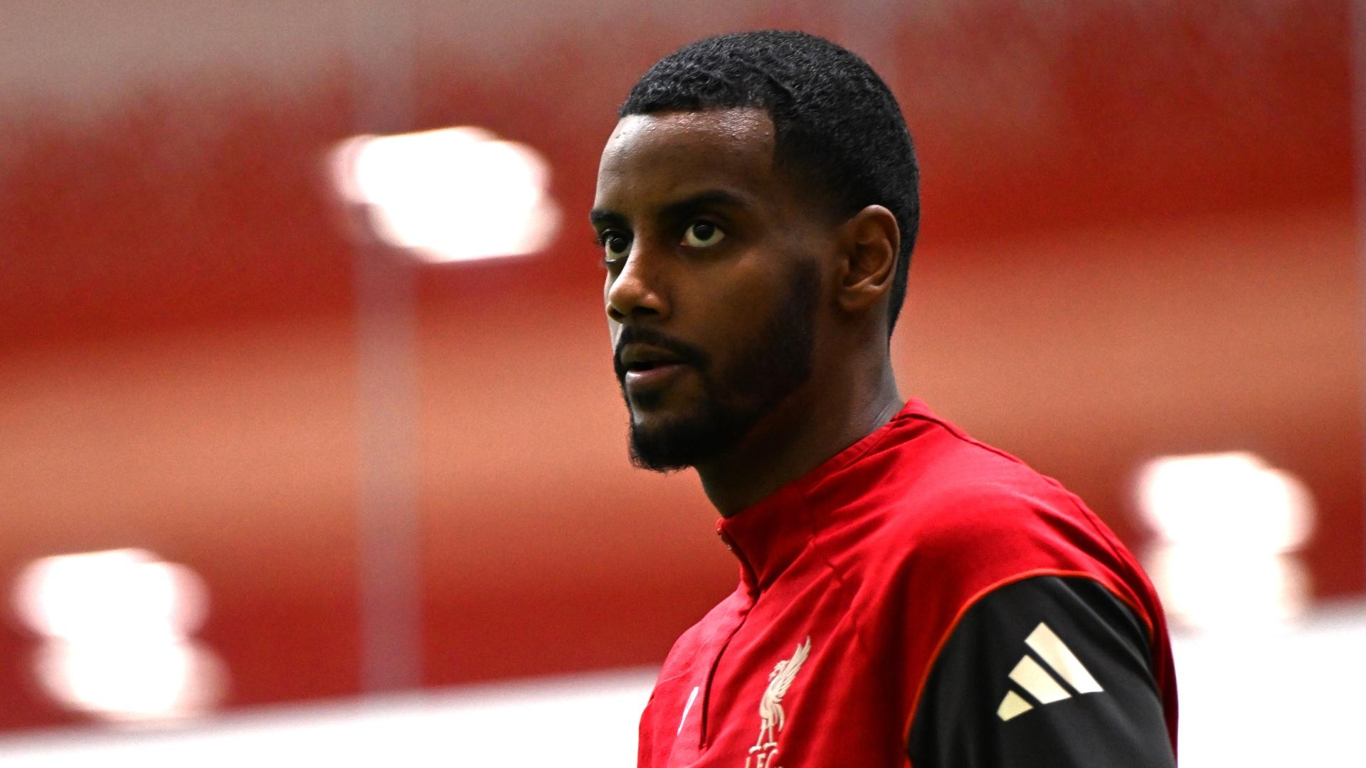 Photos: Alexander Isak continues injury rehab at AXA Training Centre