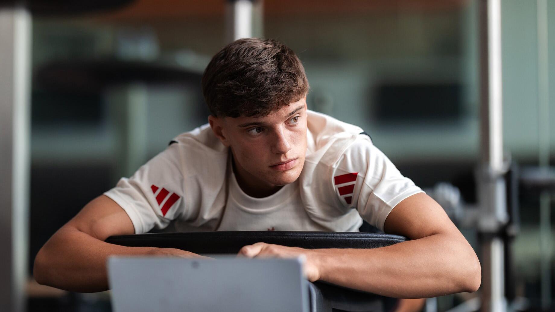 Behind-the-scenes photos: Giovanni Leoni's medical ahead of LFC transfer