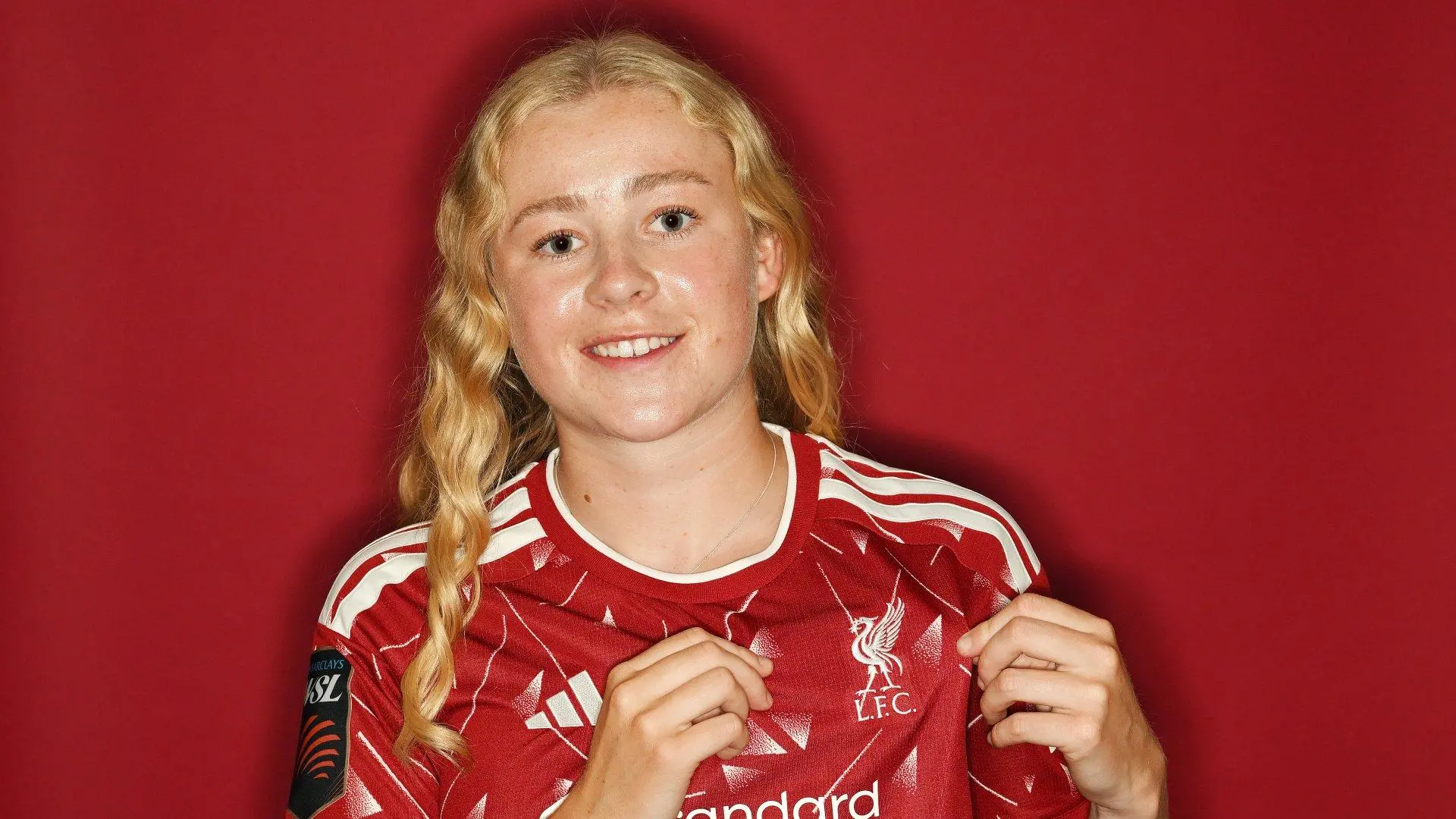 Signing-day photos: Mari Ward joins Liverpool FC Women