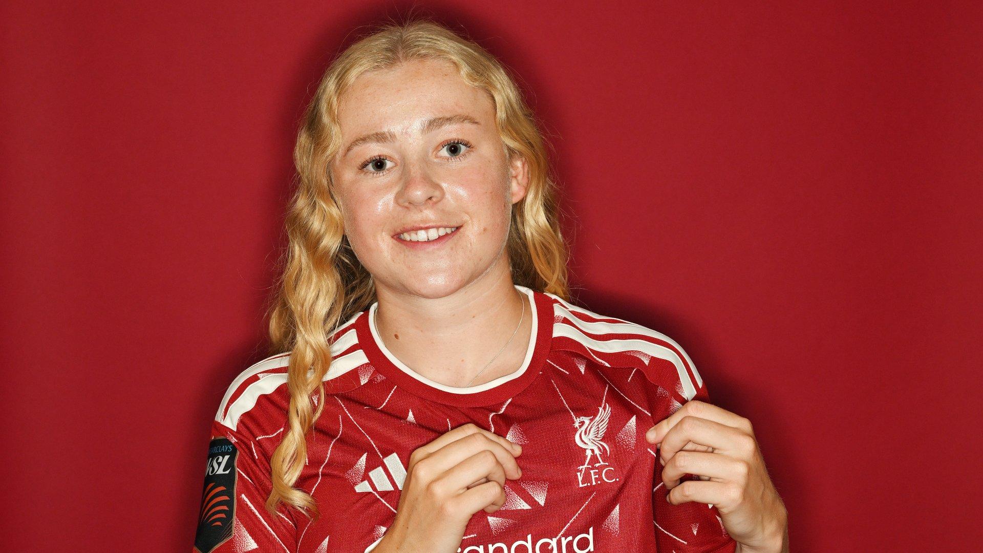 Signing-day photos: Mari Ward joins Liverpool FC Women