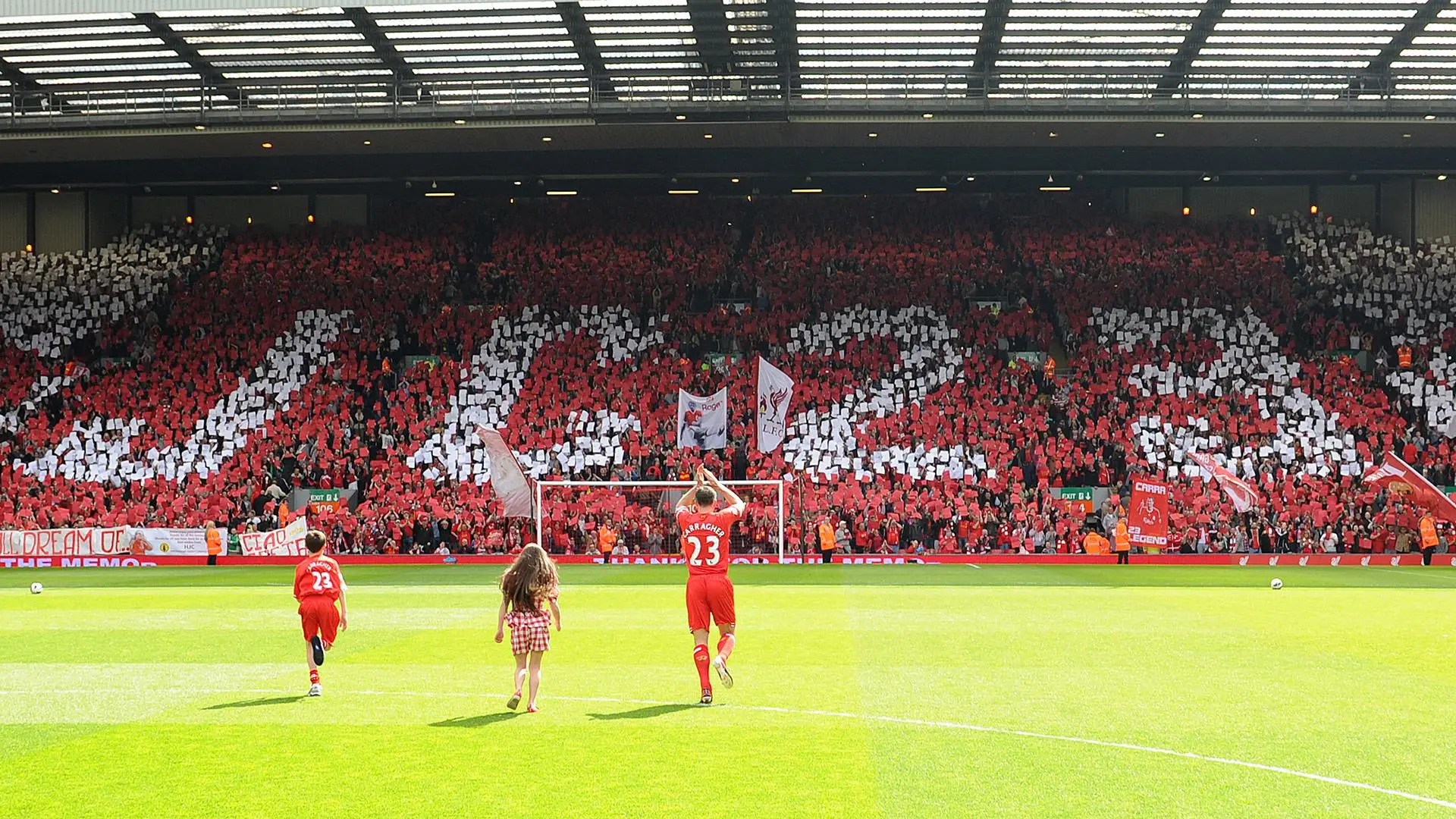Athletic Club honour LFC legend Jamie Carragher with special award