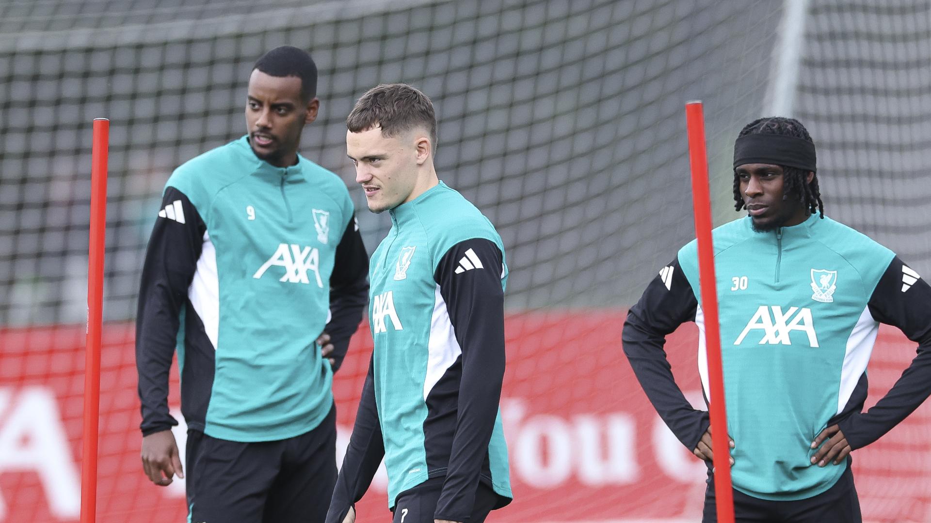 Liverpool v Chelsea: Team news