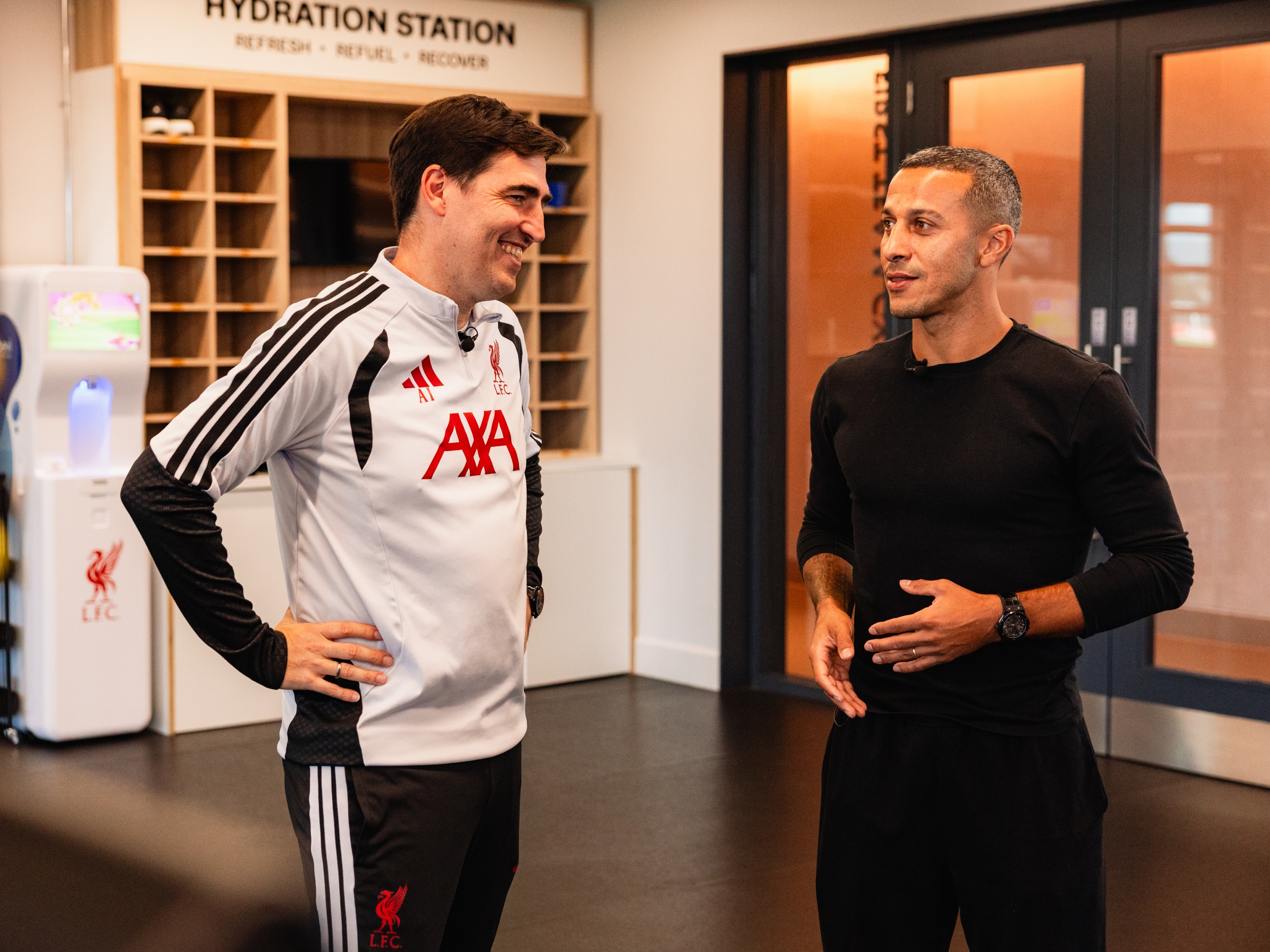 Thiago back at AXA gallery 08/10/26 (7)