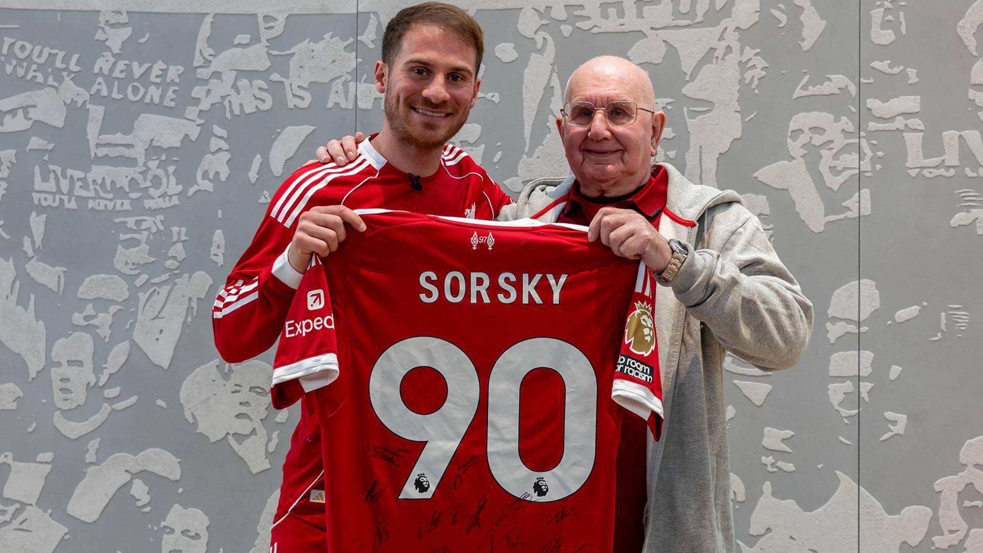 Alexis Mac Allister surprises 90-year-old LFC Foundation walking footballer