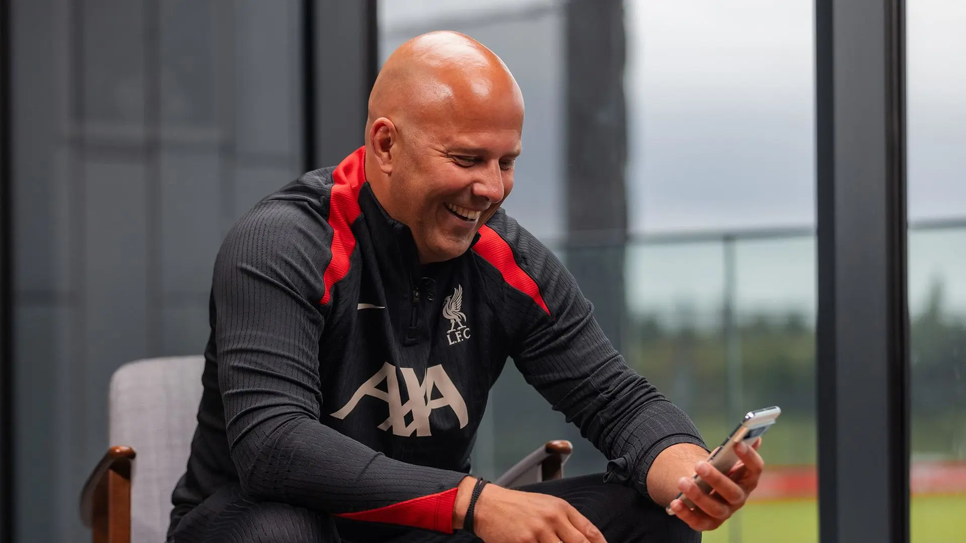 'People sing it while going past my house!' - Arne Slot reacts to Jürgen Klopp's welcome chant