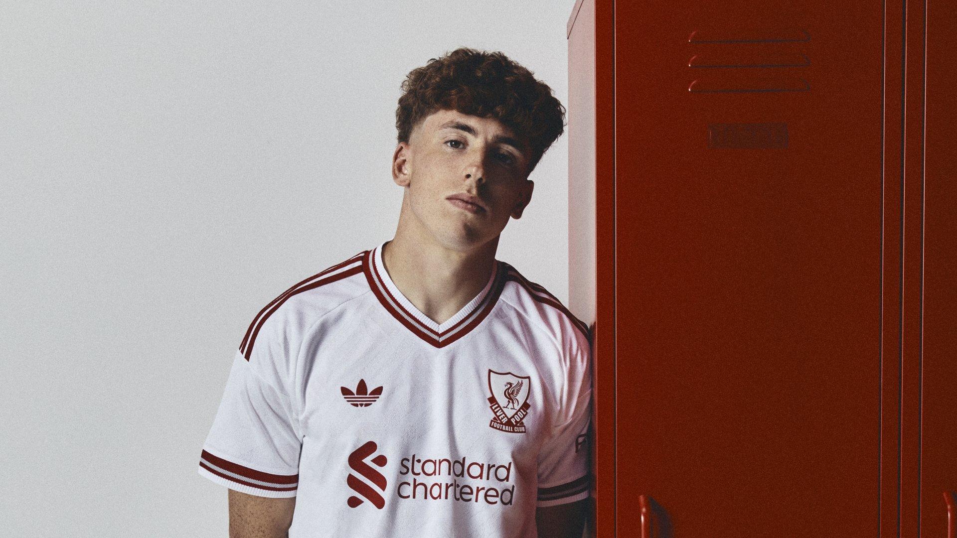 Photoshoot: Victor Munoz wears Liverpool shirt for the first time