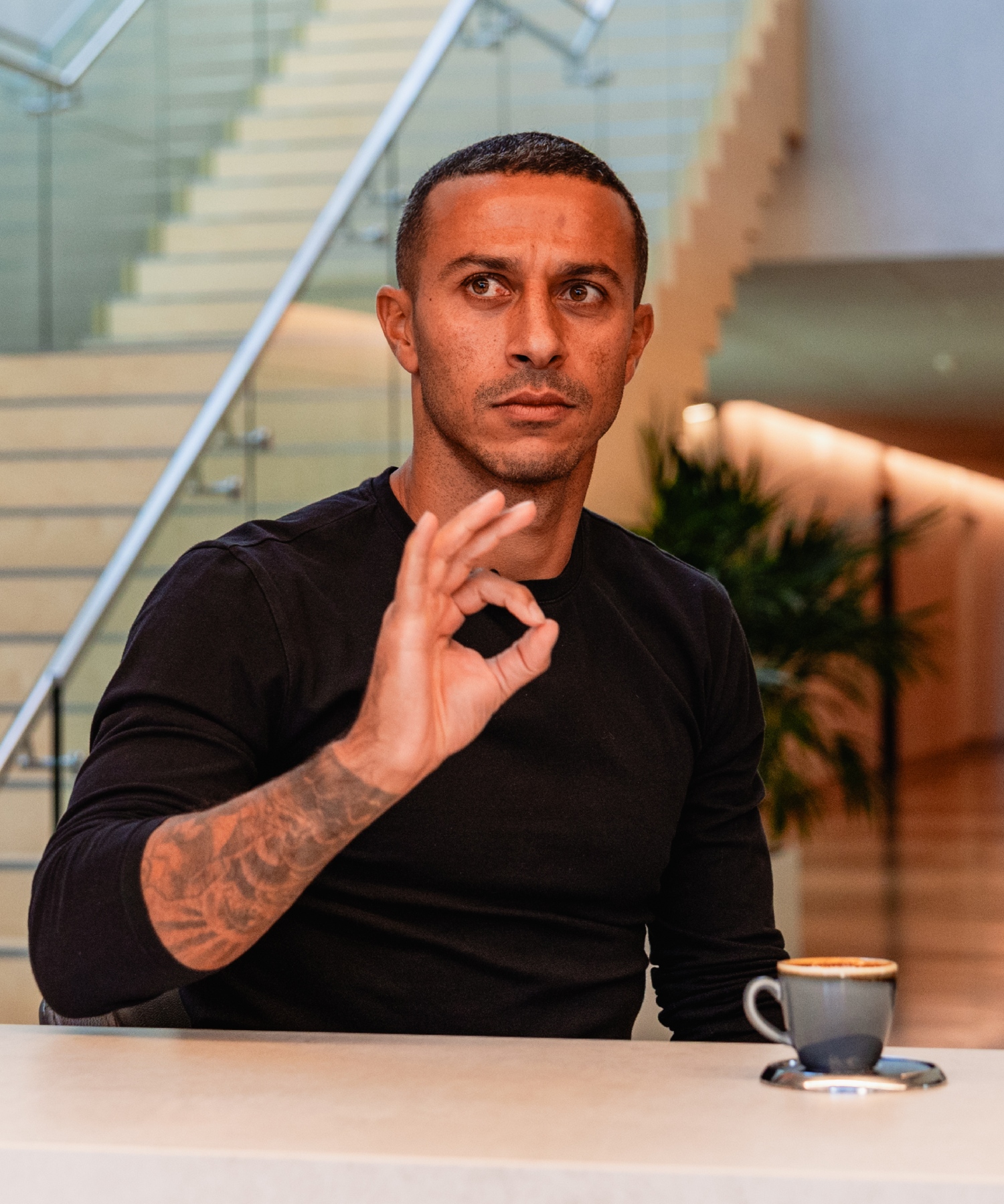 Thiago back at AXA gallery 08/10/26 (1)