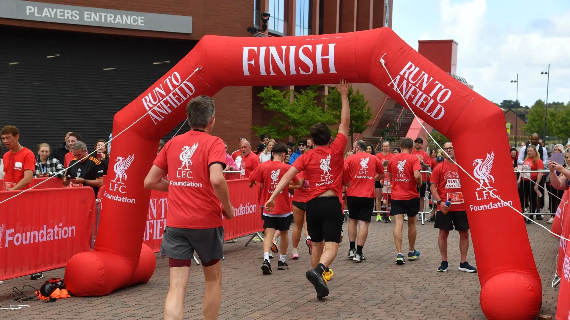 Run to Anfield unites 75,000 Reds in Liverpool and globally for LFC Foundation