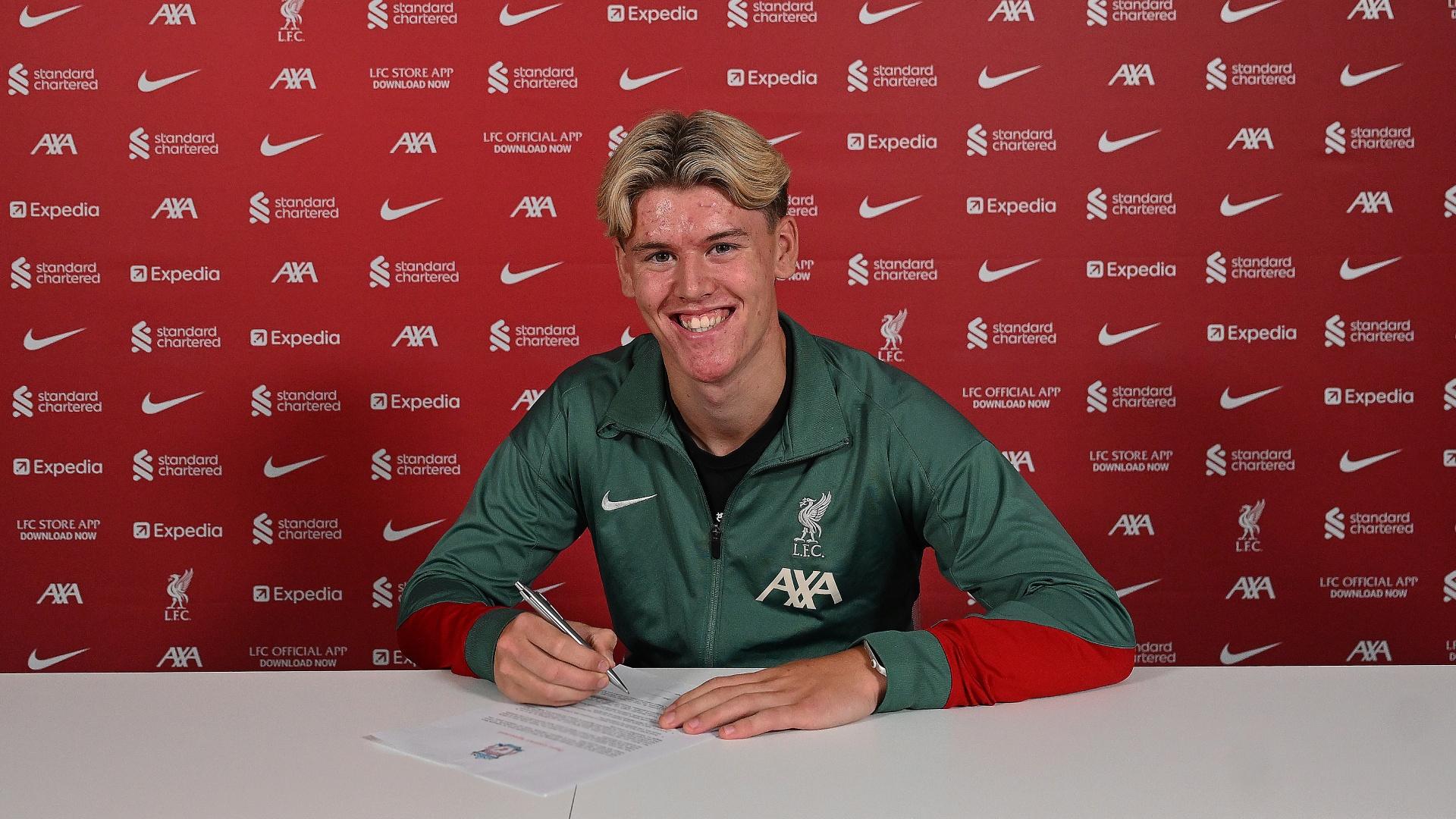 Joe Bradshaw signs first professional contract with Liverpool FC