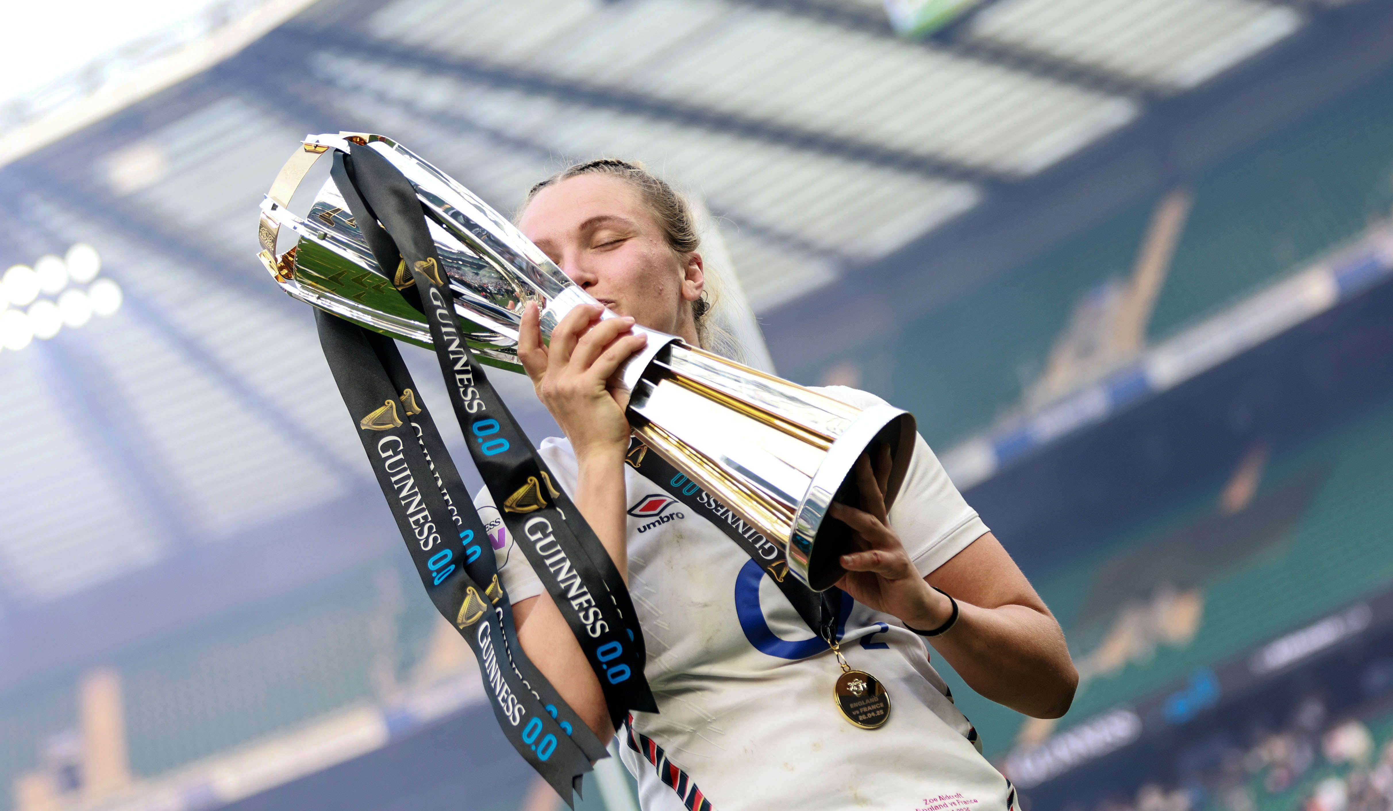 England's Zoe Aldcroft kisses the trophy during the 2025 Guinness Women's Six Nations