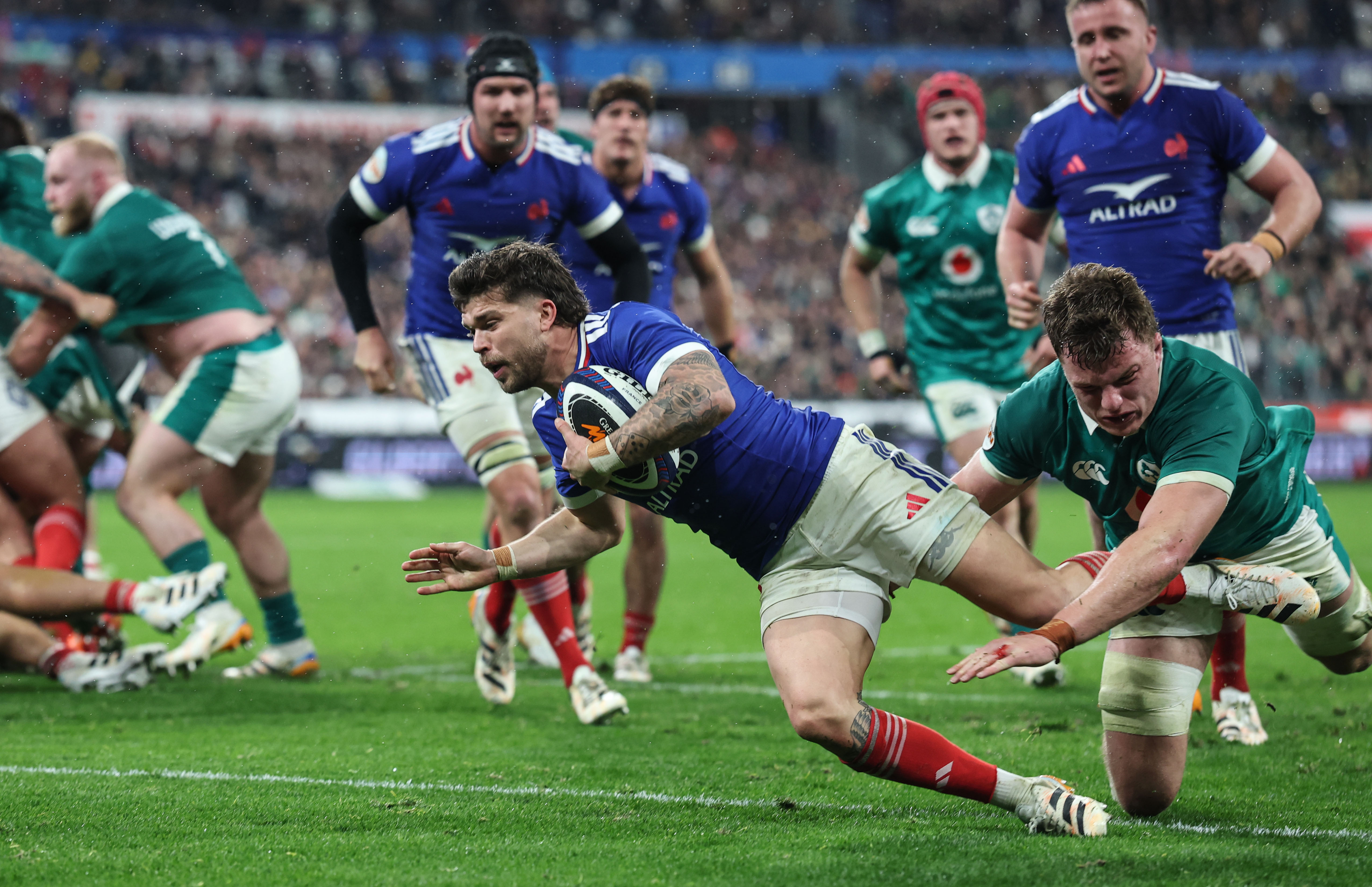 France's Matthieu Jalibert is tackled by Ireland's Cian Prendergast during the 2026 Guinness Six Nations Championship Round 1 game between France and Ireland in Stade de France, Paris, France, Thursday, February 5, 2026 (Photo by Dan Sheridan / Inpho)