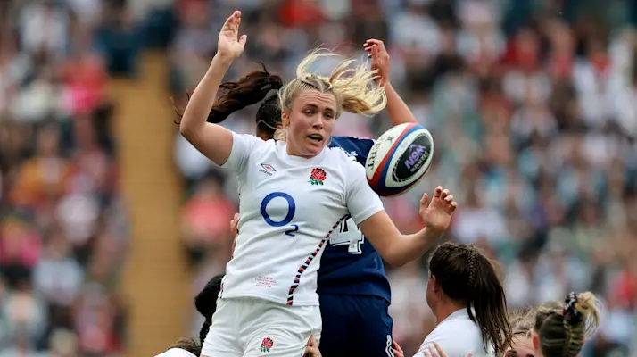 Zoe Aldcroft wins a lineout against France during the 2025 Grand Slam decider against France.