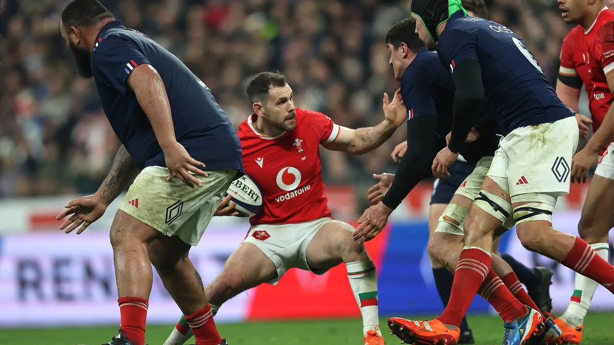 Wales' Tomos Williams tries to evade the onrushing French defence in the 2025 Championship.