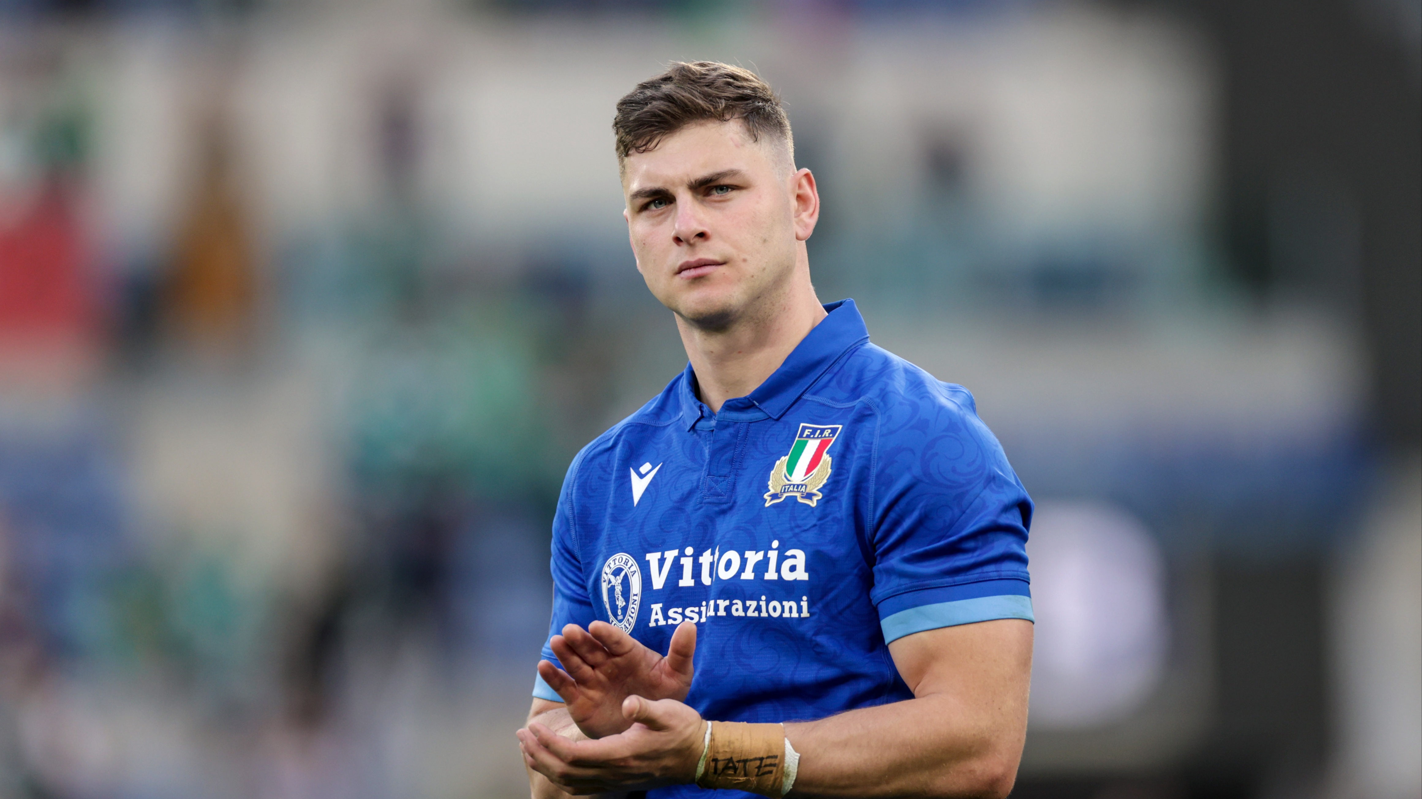Leonardo Marin applauds the Italian fans after a 2026 Championship match.