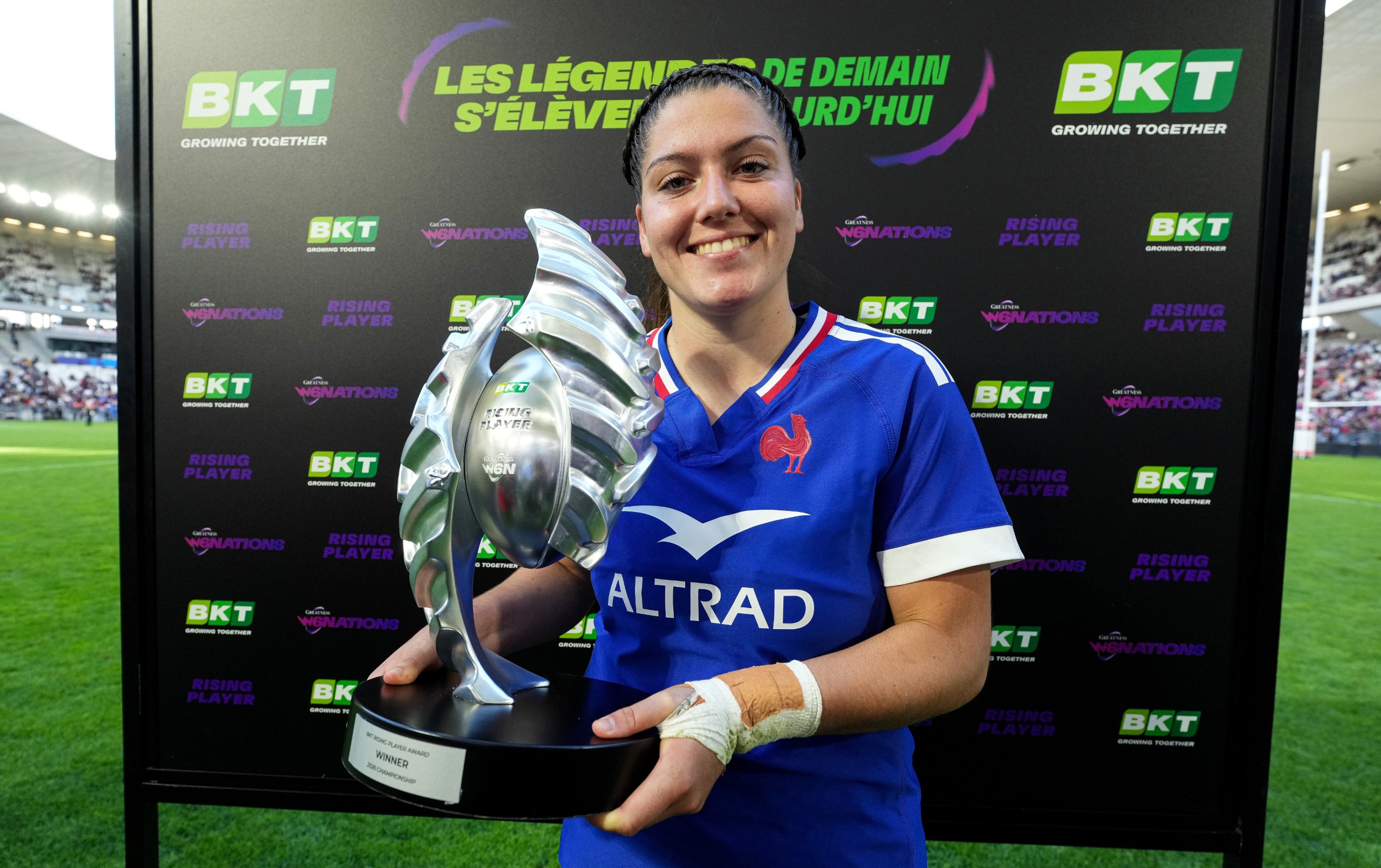 Pauline Barrat poses with the 2026 BKT Rising Player award.