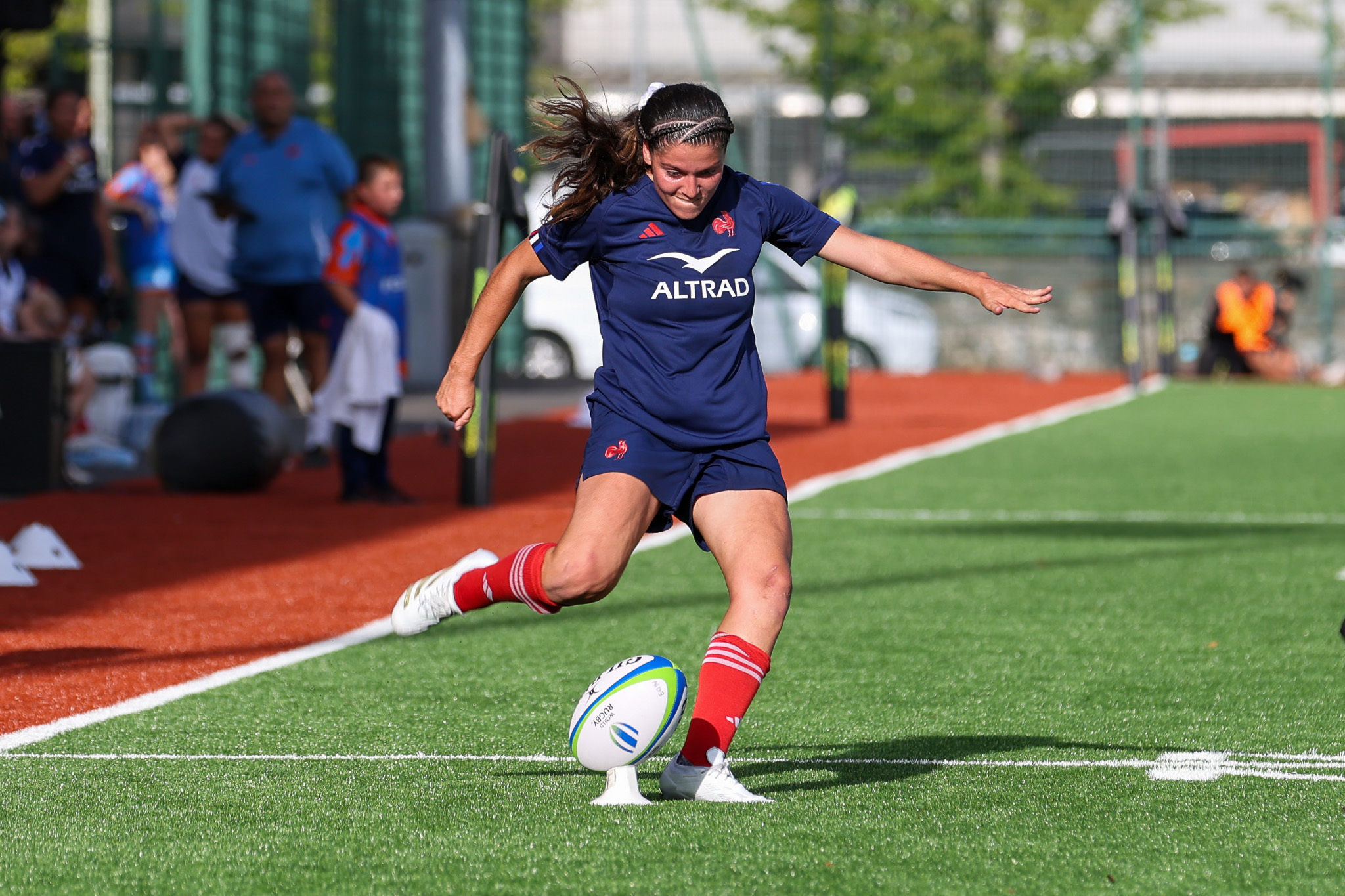 Pauline Barrat of France kicks a conversionduring the 2025 Six Nations Women’s Summer Series game between France and England in the Centre of Sporting Excellence, Caerphilly, Wales, Thursday, July 17th, 2025 (Photo by Geraint Nicholas / Inpho)