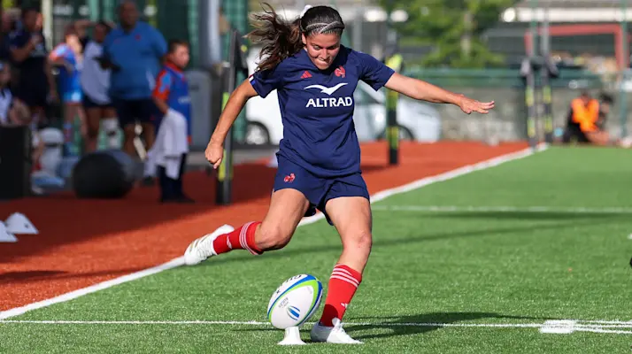 Pauline Barrat of France kicks a conversionduring the 2025 Six Nations Women’s Summer Series game between France and England in the Centre of Sporting Excellence, Caerphilly, Wales, Thursday, July 17th, 2025 (Photo by Geraint Nicholas / Inpho)