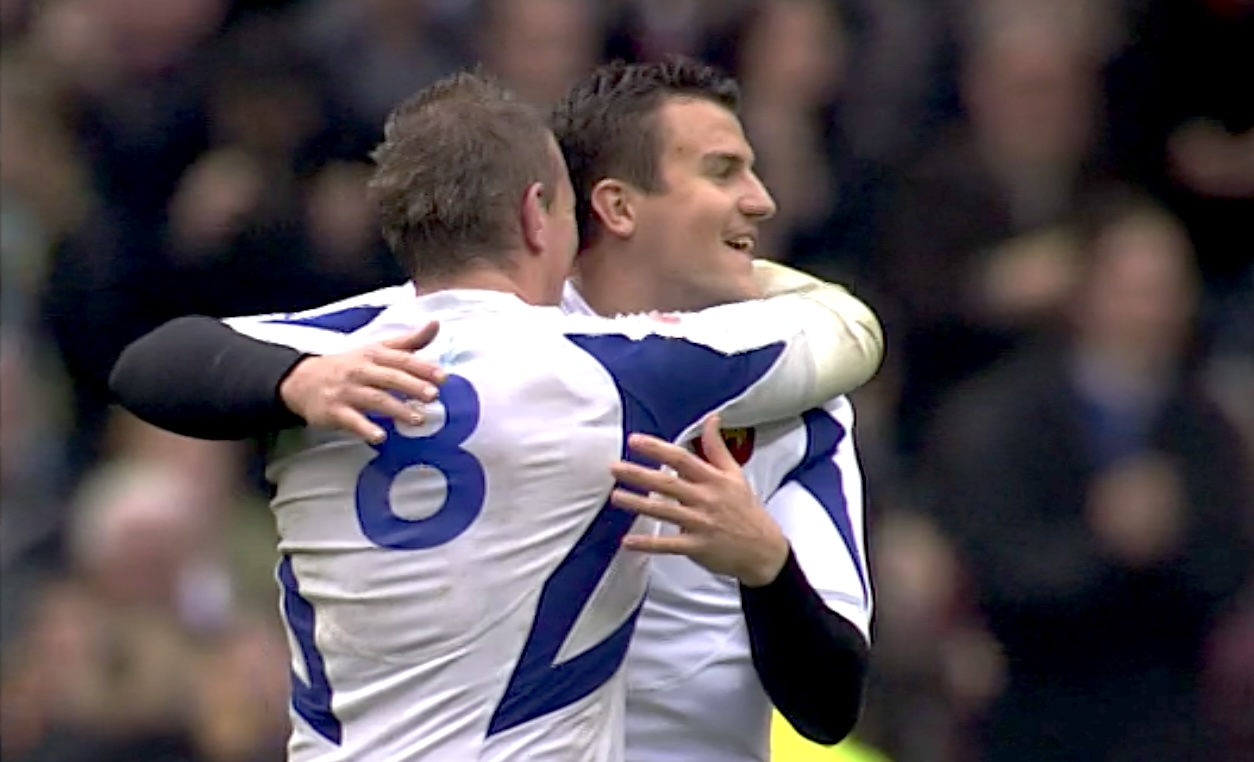 Imanol Harinordoquy and Damien Traille embrace after clinching the 2007 title.