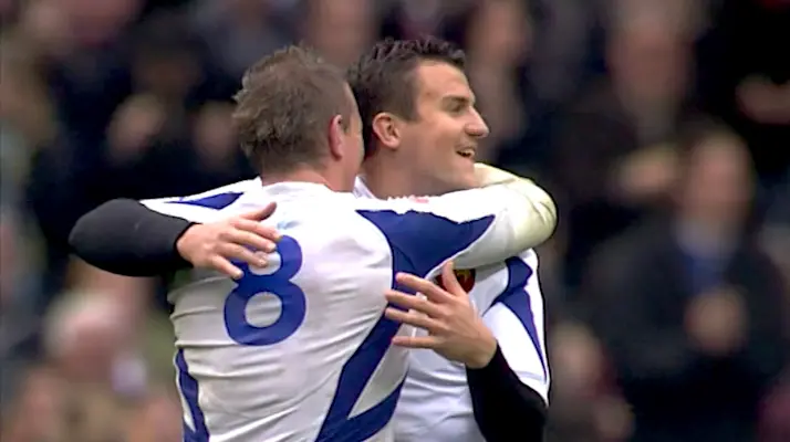 Imanol Harinordoquy and Damien Traille embrace after clinching the 2007 title.
