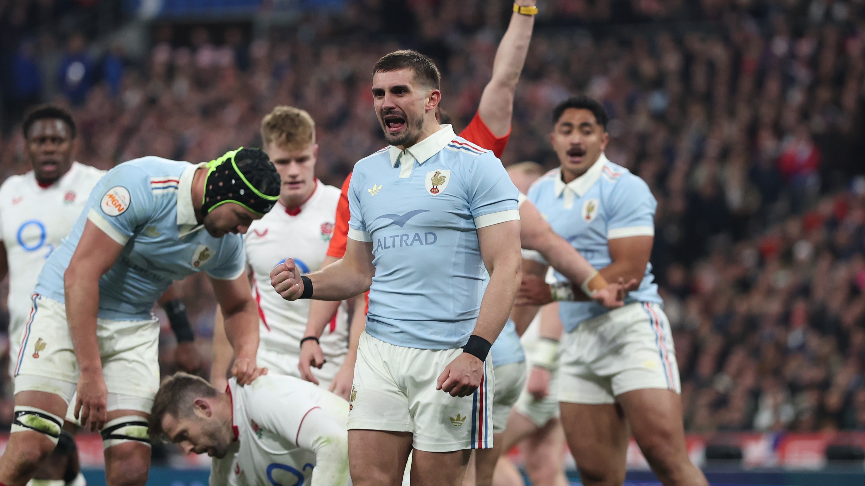 Thomas Ramos celebrates winning a penalty during the 2026 Guinness Men's Six Nations Round 5 game between France and England in Stade de France, Paris.