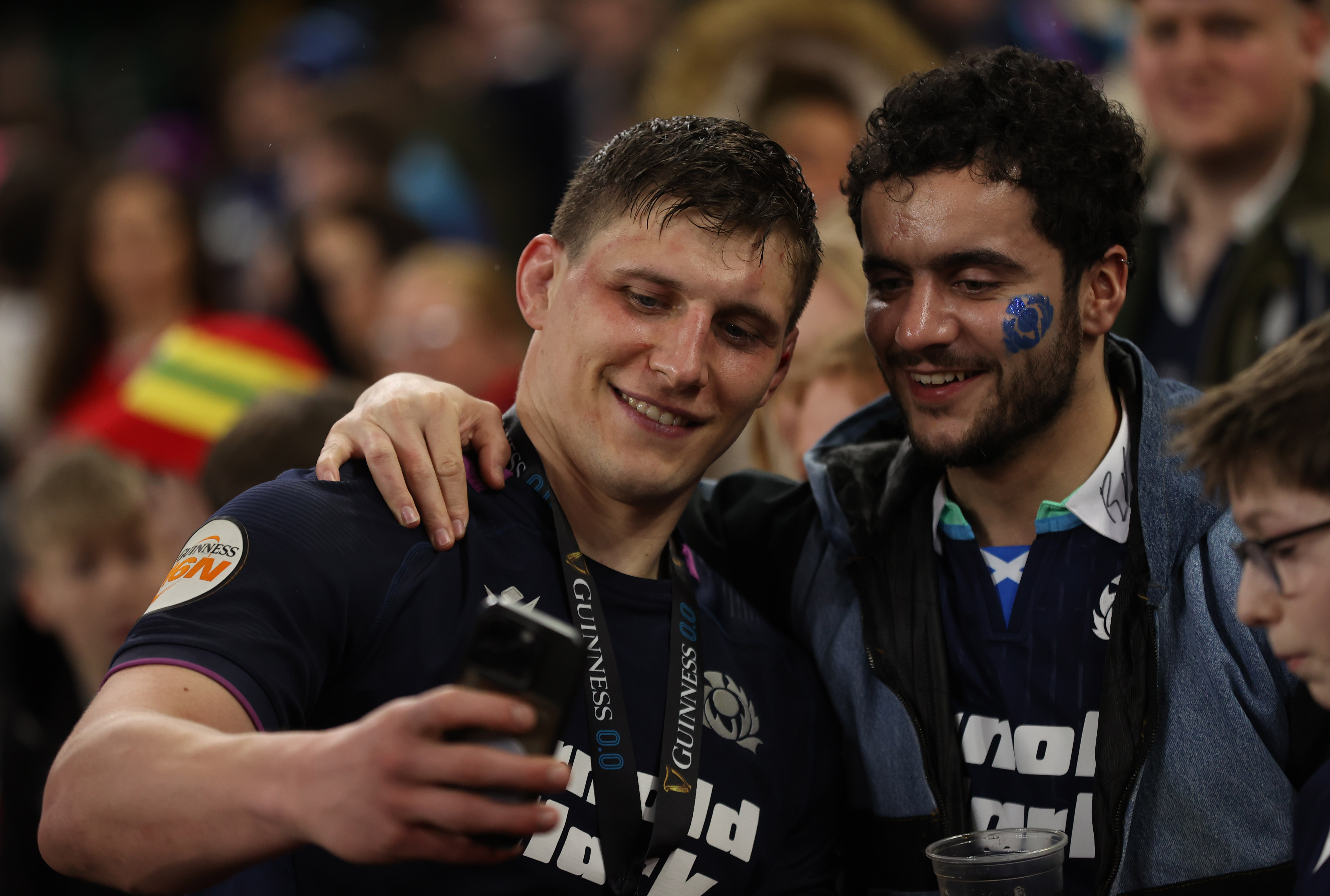 Rory Darge poses for a selfie with a fan in Cardiff following 2026's round three victory over Wales.