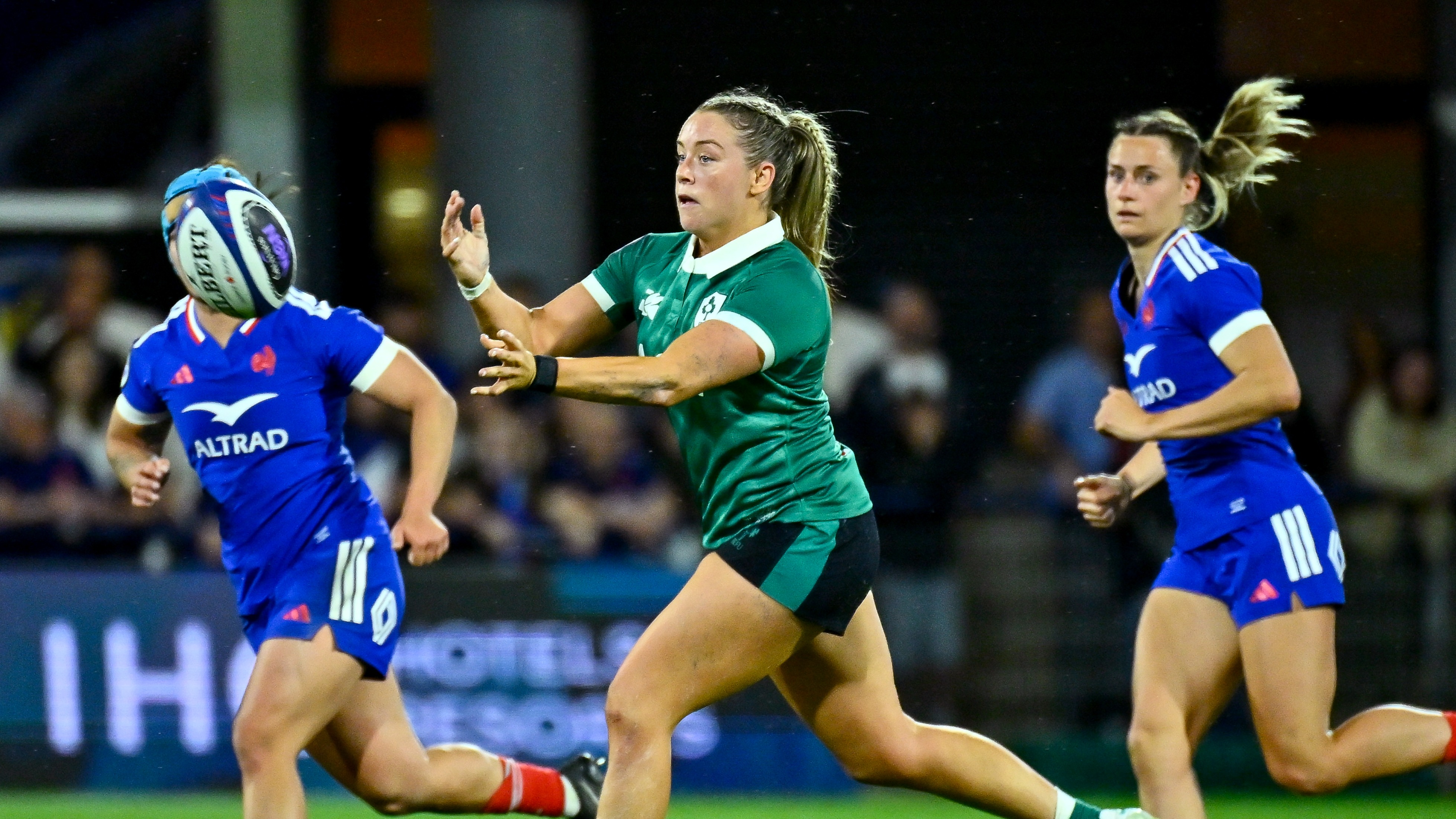 Ireland's Stacey Flood makes a pass during the 2026 Guinness Women's Six Nations Championship Round 3 game against France in Parc des Sports Marcel Michelin, Clermont-Ferrand