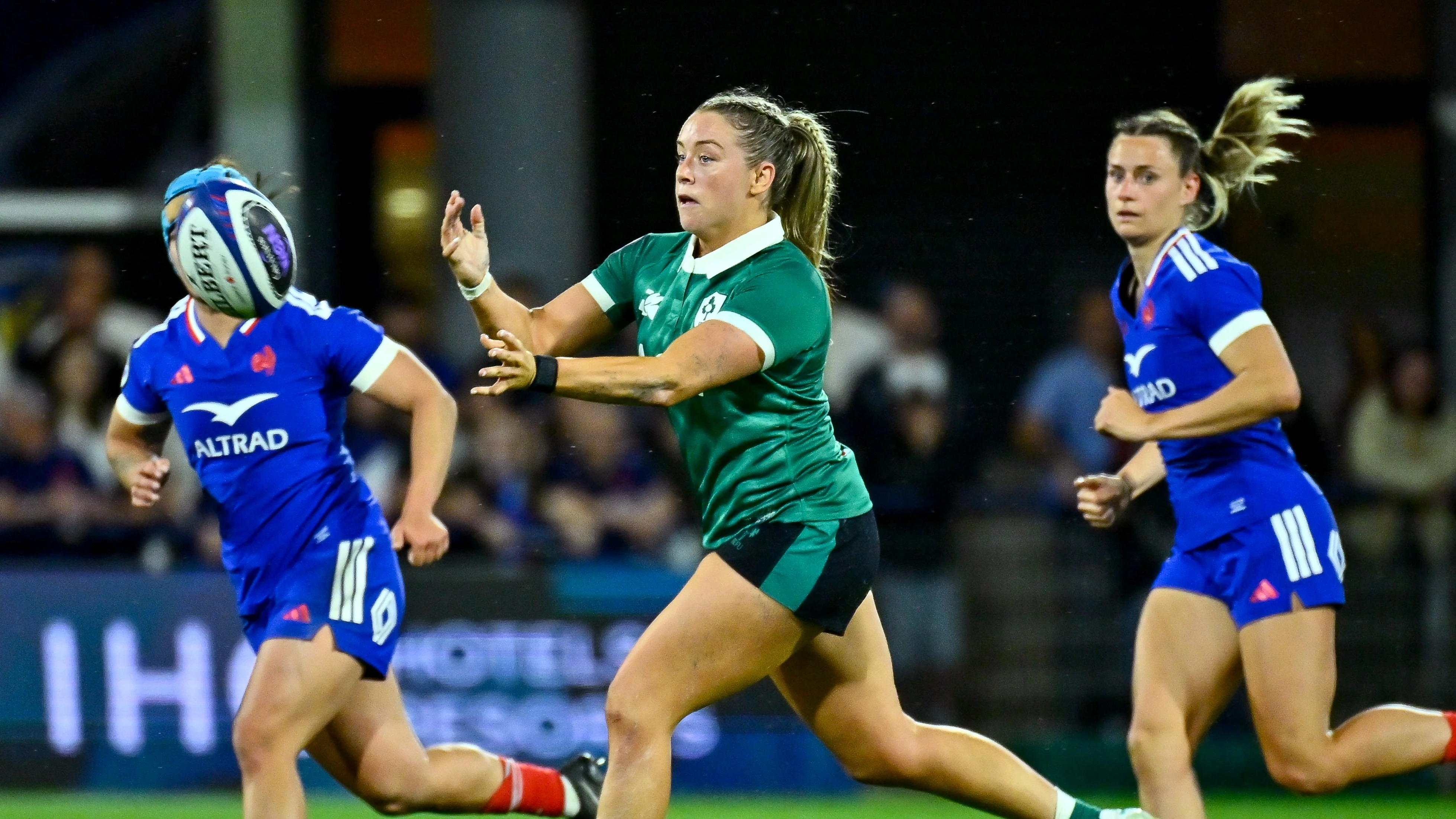 Ireland's Stacey Flood makes a pass during the 2026 Guinness Women's Six Nations Championship Round 3 game against France in Parc des Sports Marcel Michelin, Clermont-Ferrand