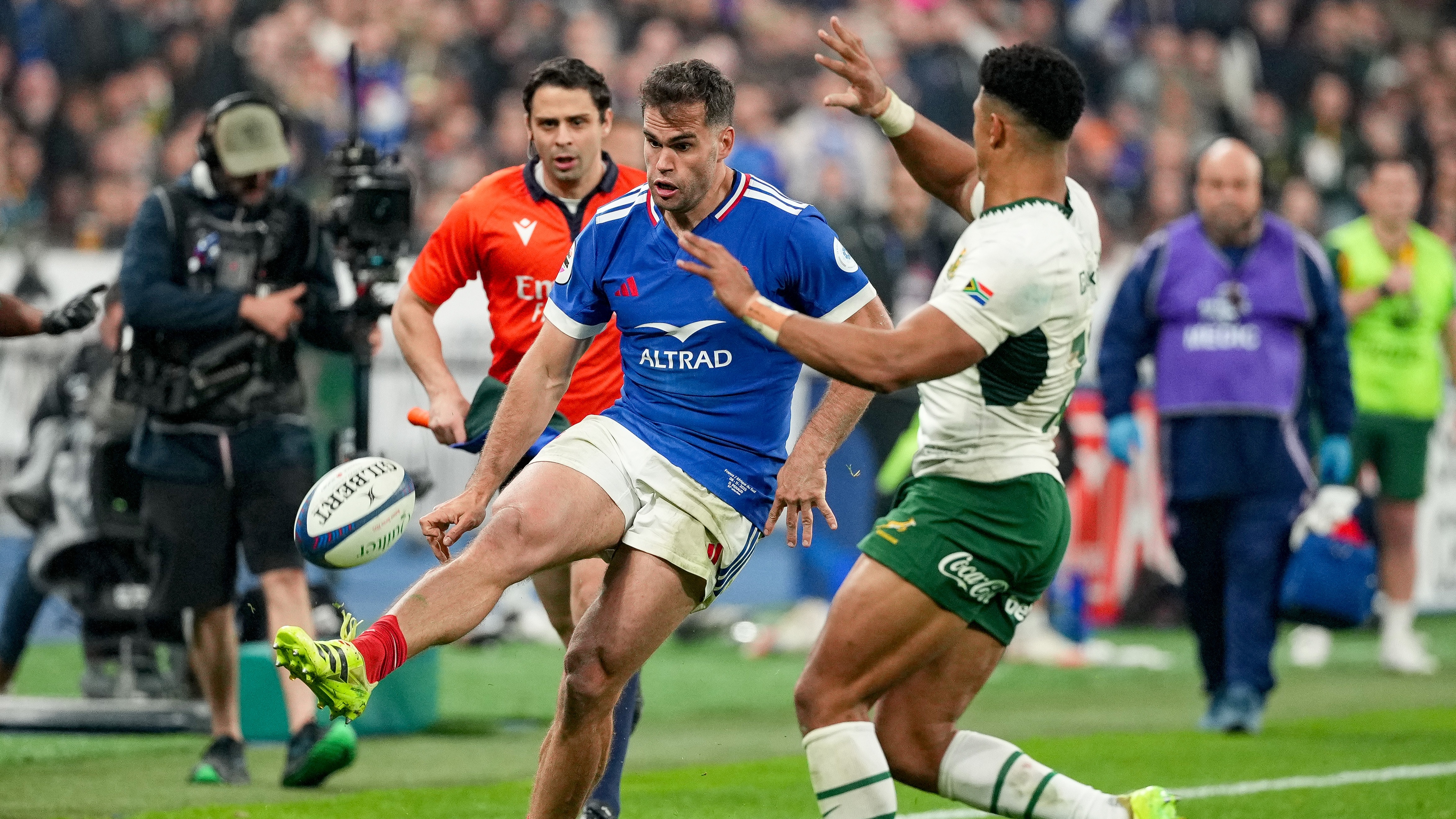 Damian Penaud of France and Sacha Feinberg Mngomezulu of South Africa during the 2025 Quilter Nations Series 