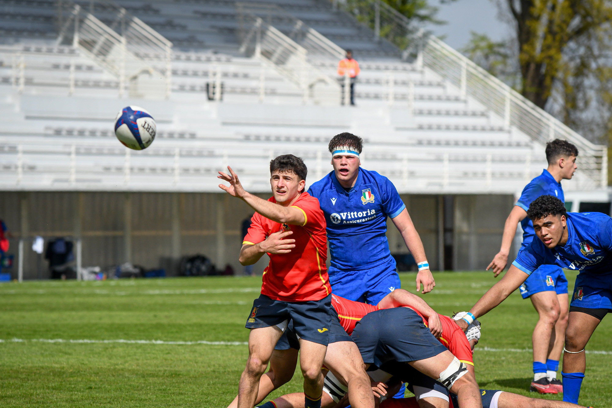 Photo of gameplay between Spain and Italy at U18 Six Nations festival
