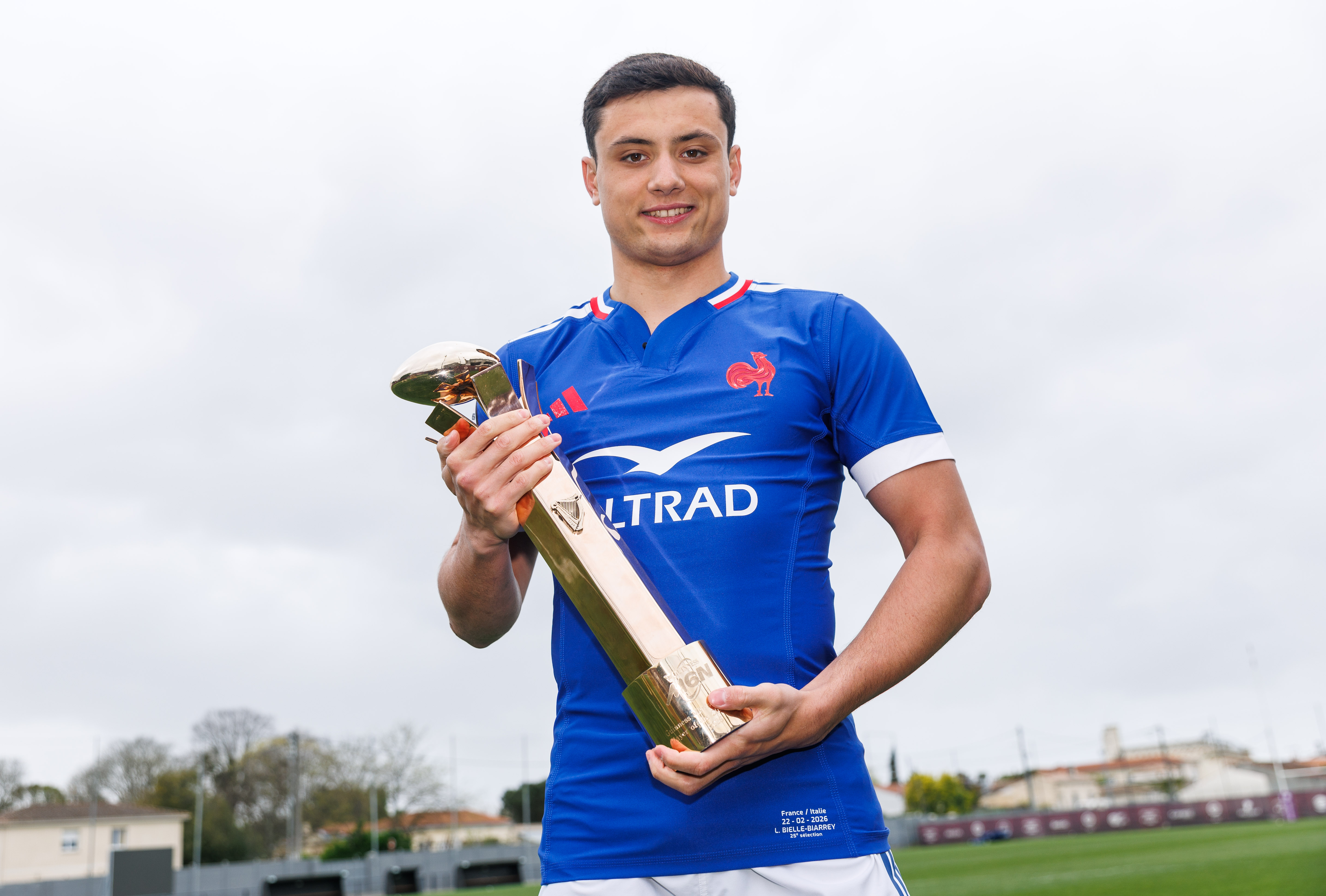 Louis Bielle-Biarrey with his 2026 Guinness Player of the Championship award.