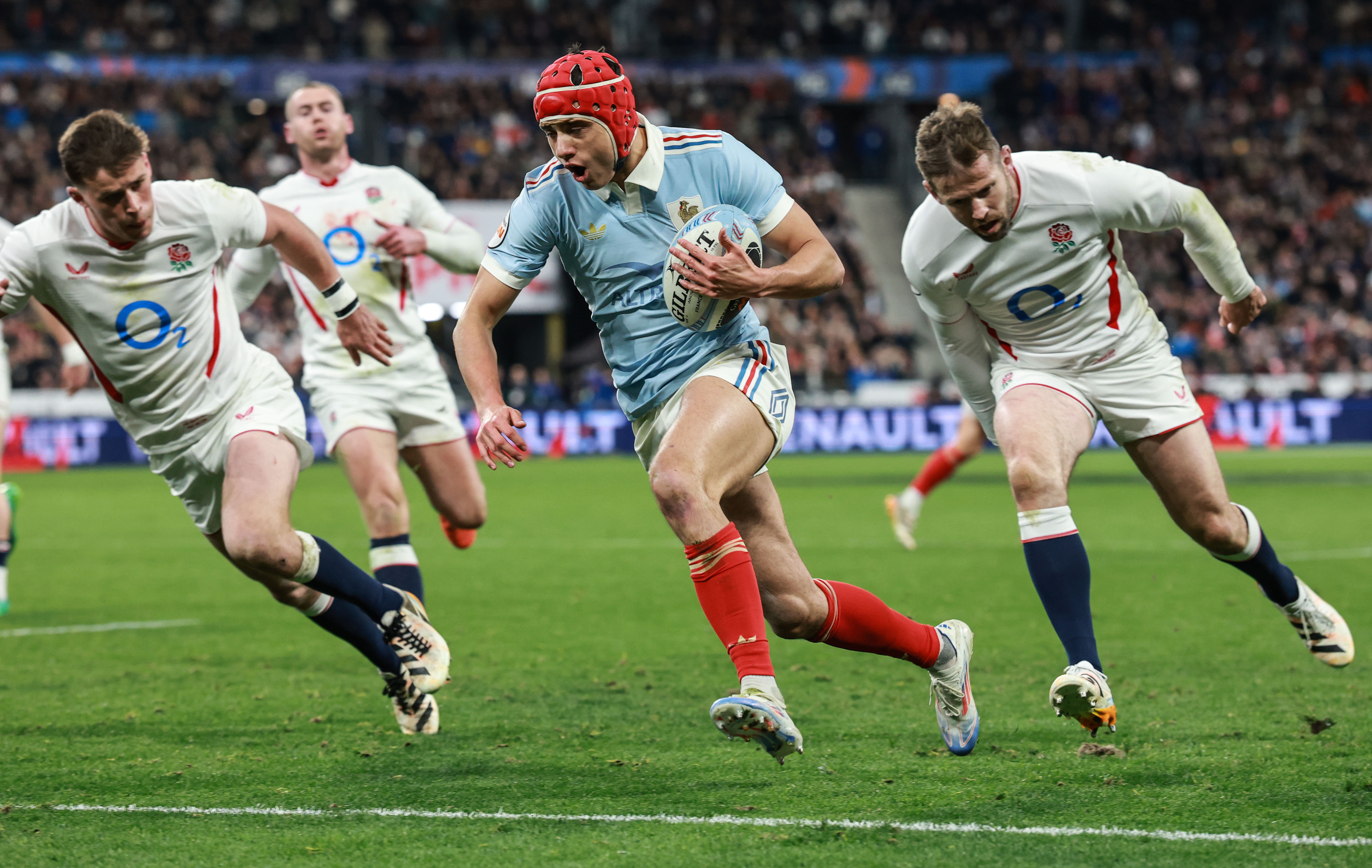 Louis Bielle-Biarrey runs in a try against England during Super Saturday 2026.