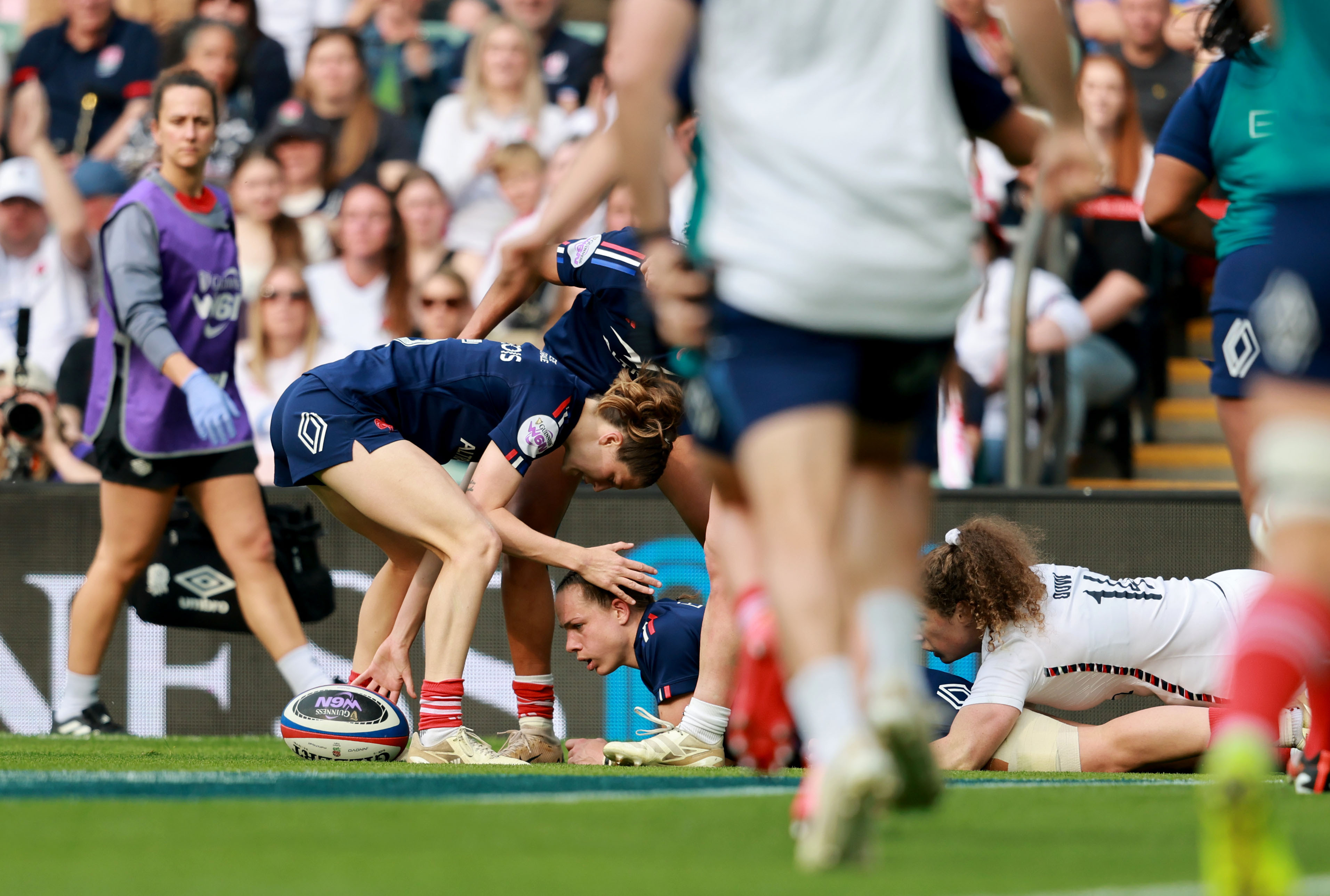 Marine Menager of France scores a try during the 2025 Guinness Women's Six Nations Championship Round 5 game between England and France in Allianz Twickenham Stadium, London, England, Saturday, April 26, 2025 (Photo by Dan Sheridan / Inpho)
