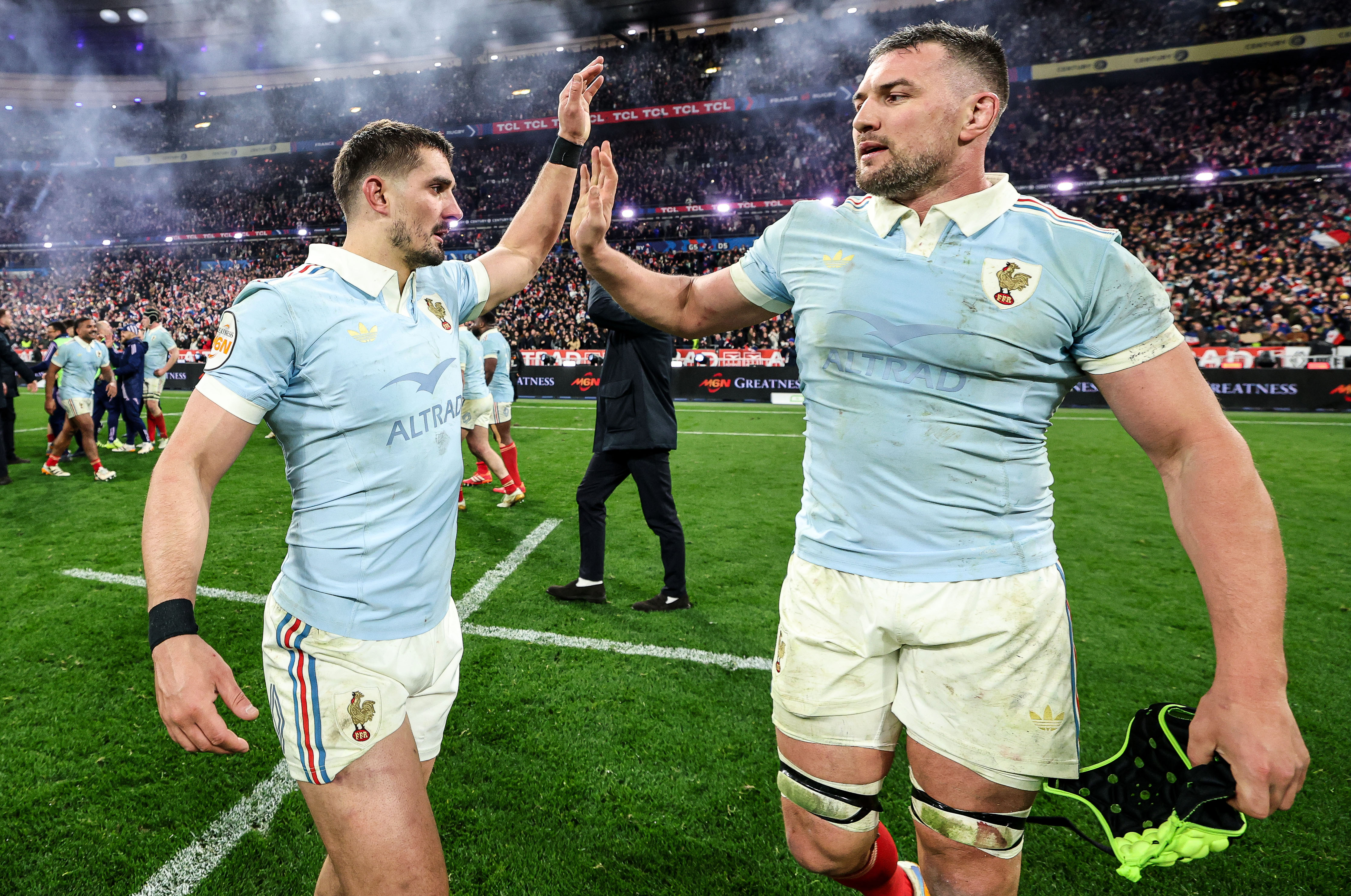Thomas Ramos receives a high five from François Cros after kicking his team to the 2026 Championship title.