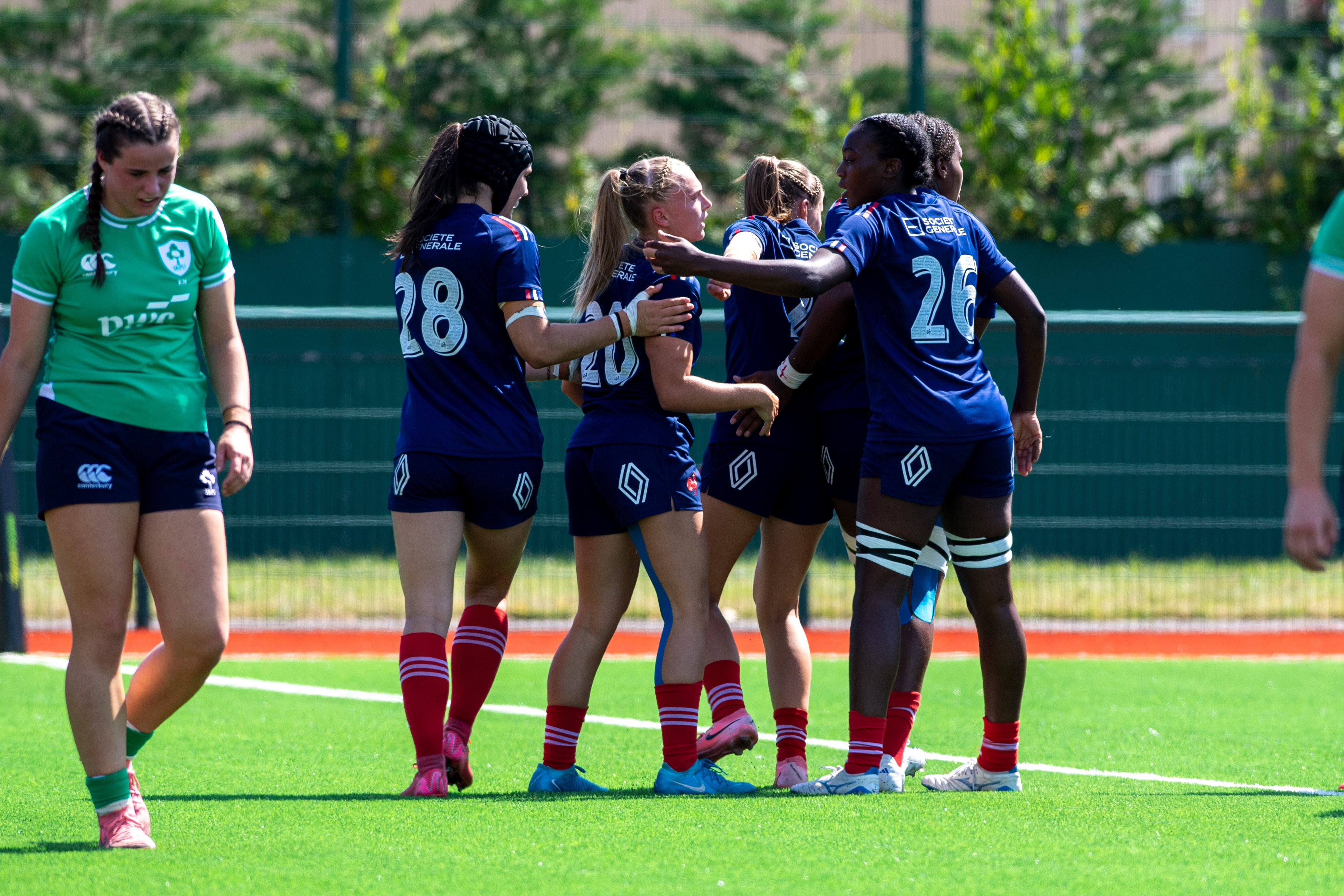 France celebrate a try during their win over Ireland