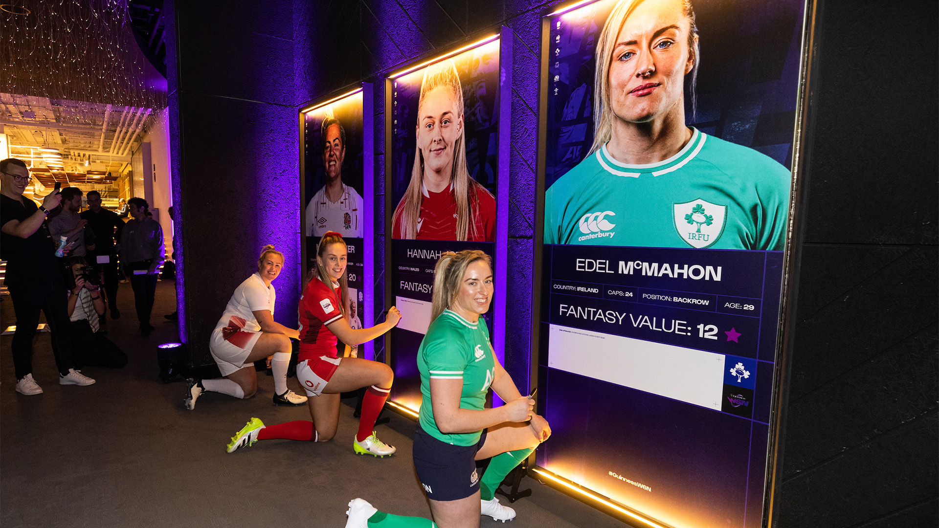 PLAYERS SIGN THEIR FANTASY CARDS | W6N LAUNCH