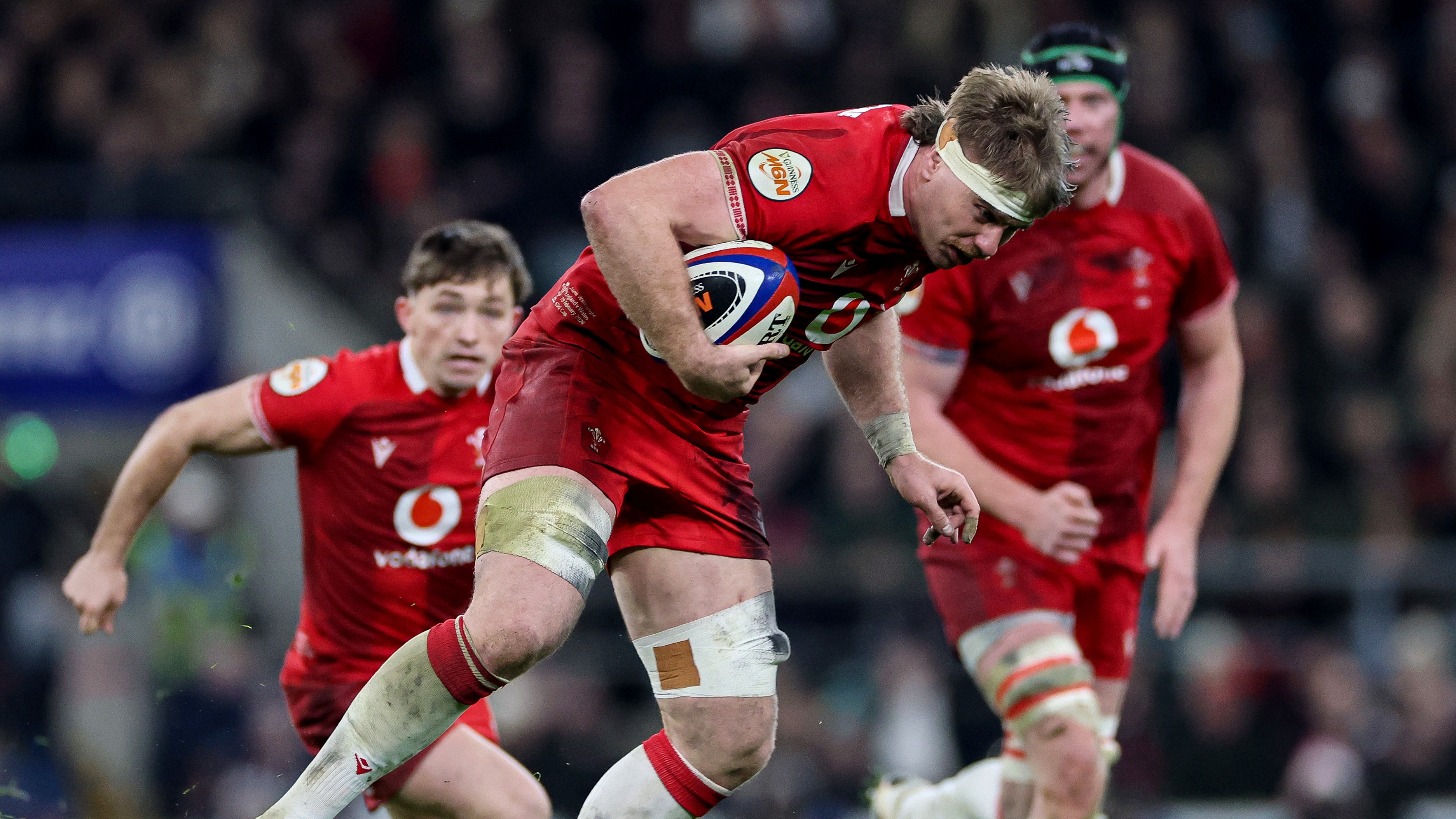 Aaron Wainwright escapes the tackle of Ben Earl during England v Wales at Allianz Stadium in the 2026 Championship.