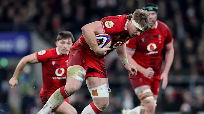 Aaron Wainwright escapes the tackle of Ben Earl during England v Wales at Allianz Stadium in the 2026 Championship.