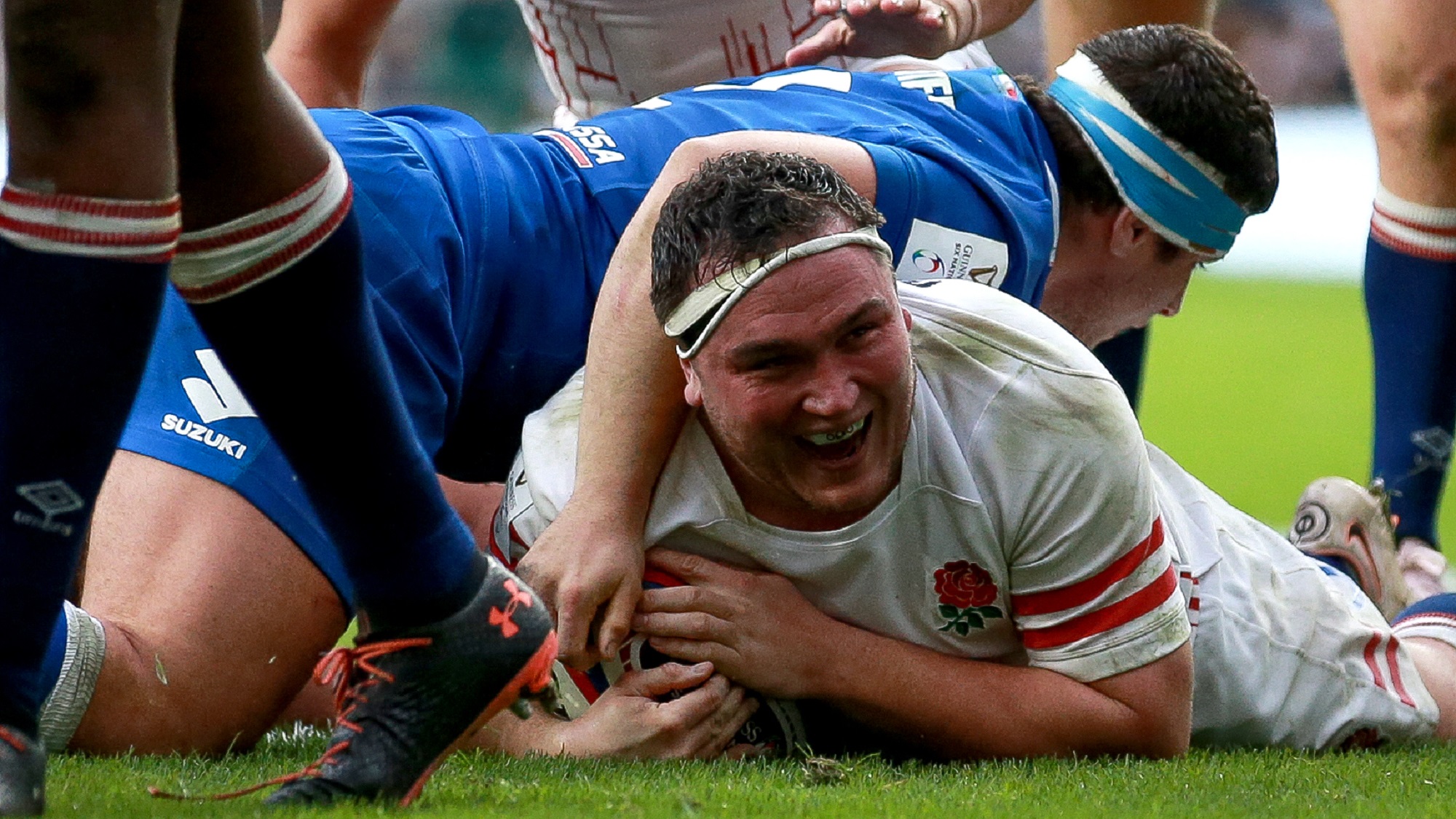 Jamie George scores a try for England against Italy, 2023.