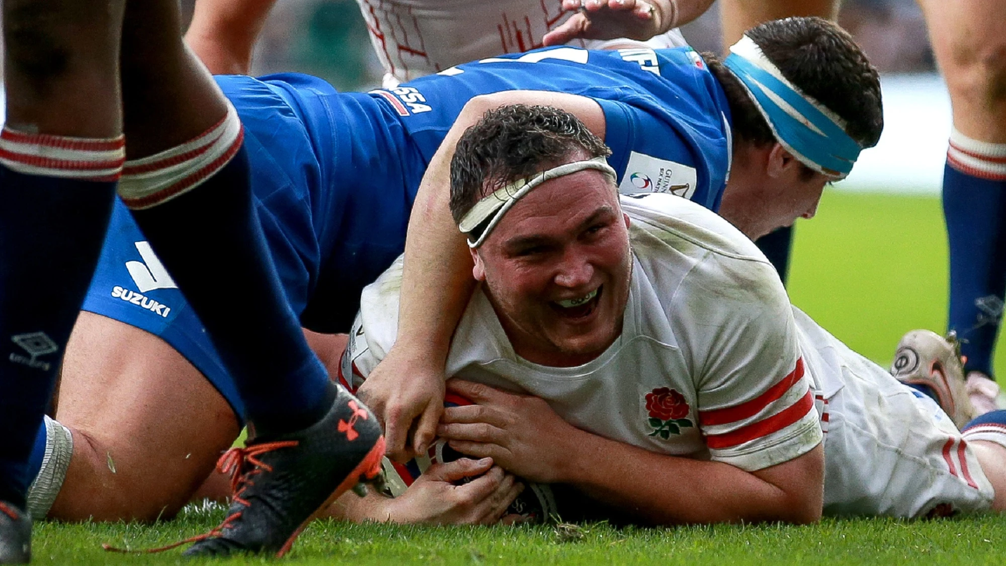Jamie George scores a try for England against Italy, 2023.