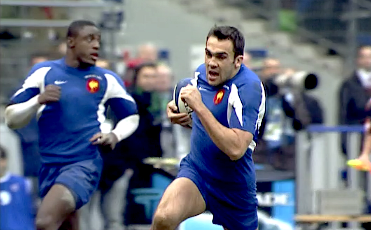 David Marty on his way to scoring one of his two tries against Ireland during the 2006 Championship.