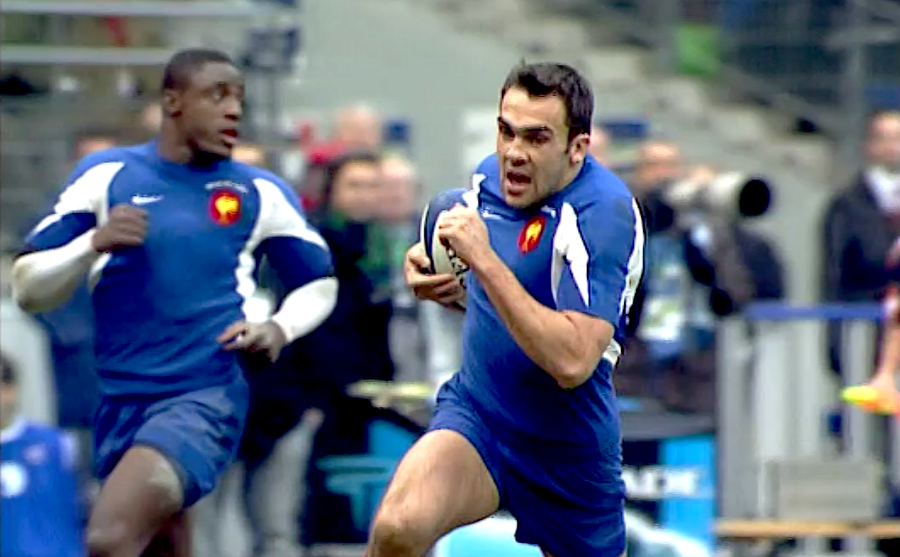 David Marty on his way to scoring one of his two tries against Ireland during the 2006 Championship.