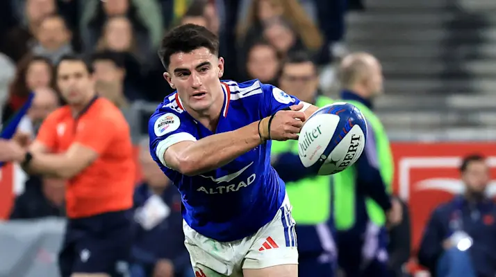 Nolann Le Garrec passes the ball during the 2025 Quilter Nations Series game between France and South Africa in Stade de France.