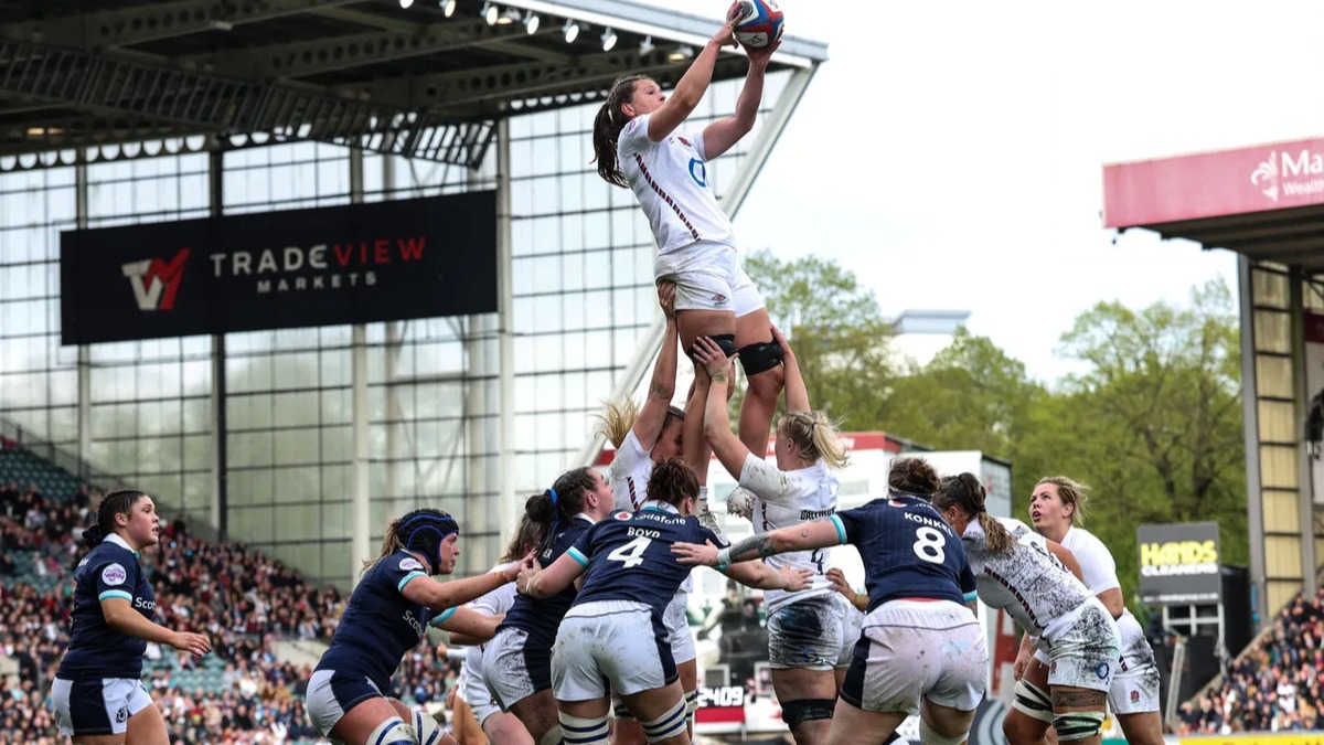 Abbie Ward takes the ball during the 2025 Guinness Women's Six Nations Championship game between England and Scotland.