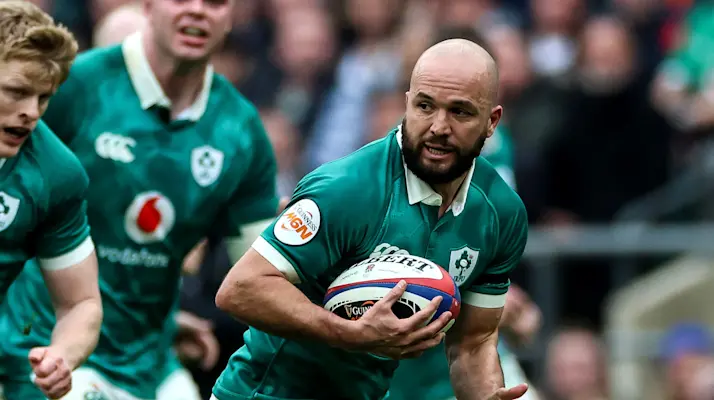 Jamison Gibson-Park makes a charge against England in Round 3 of the 2026 Championship.