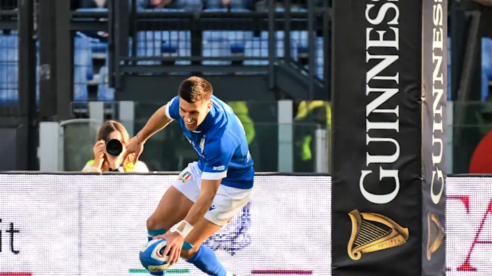 Tommaso Allan try vs England