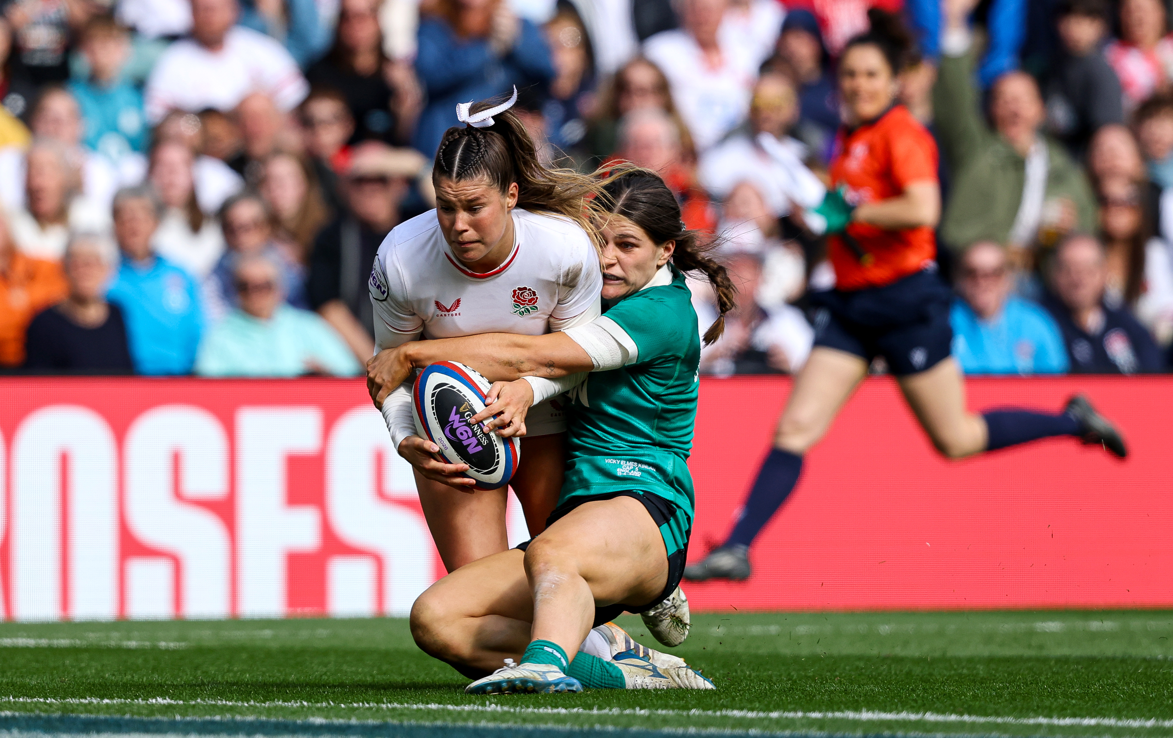 England's Jess Breach scores a try despite Ireland's Vicky Elmes Kinlan during the 2026 Guinness Women's Six Nations Championship Round 1 game between England and Ireland in Allianz Stadium, Twickenham