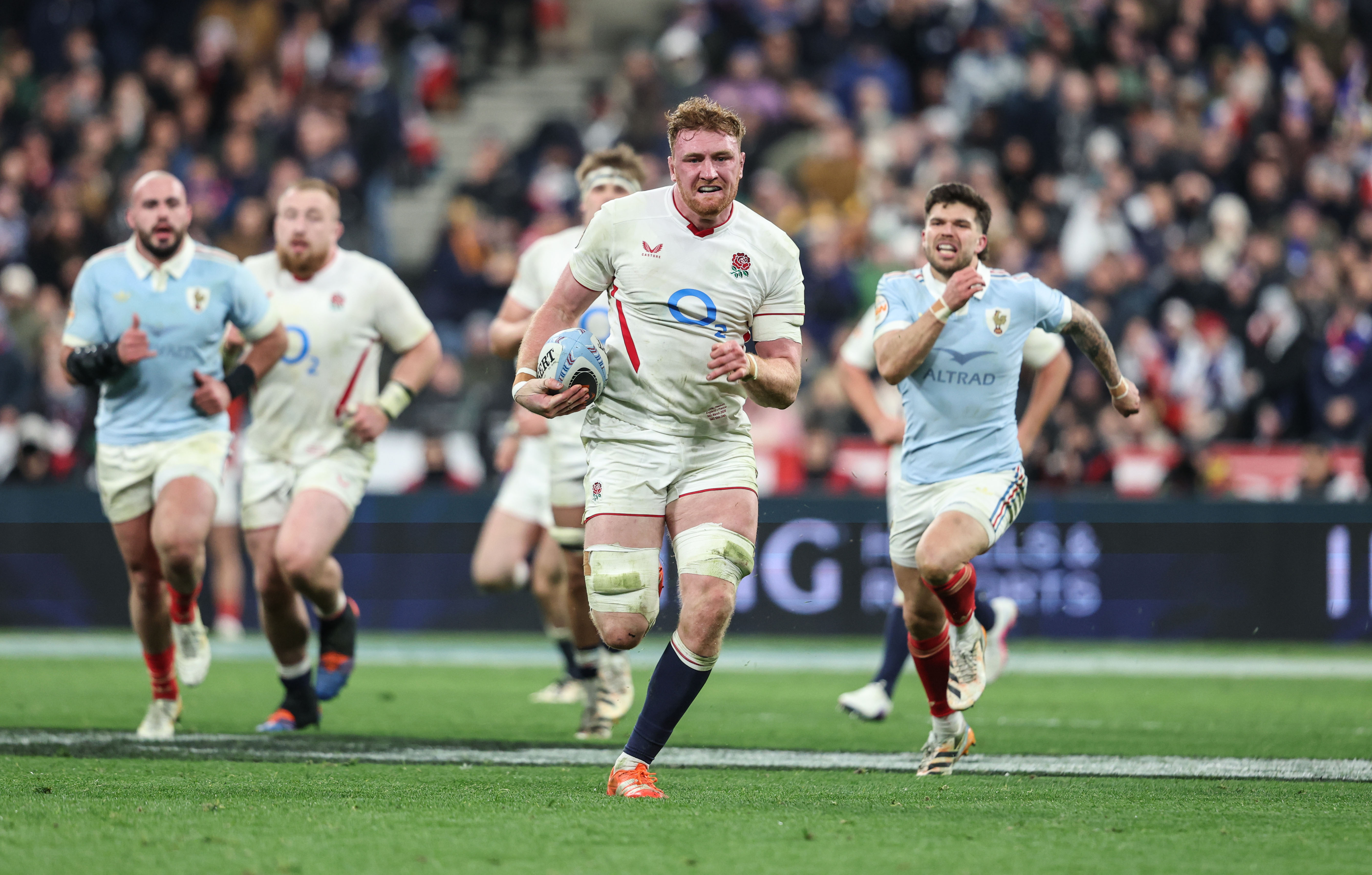 England's Ollie Chessum runs in an intercept try against France on Super Saturday 2026.